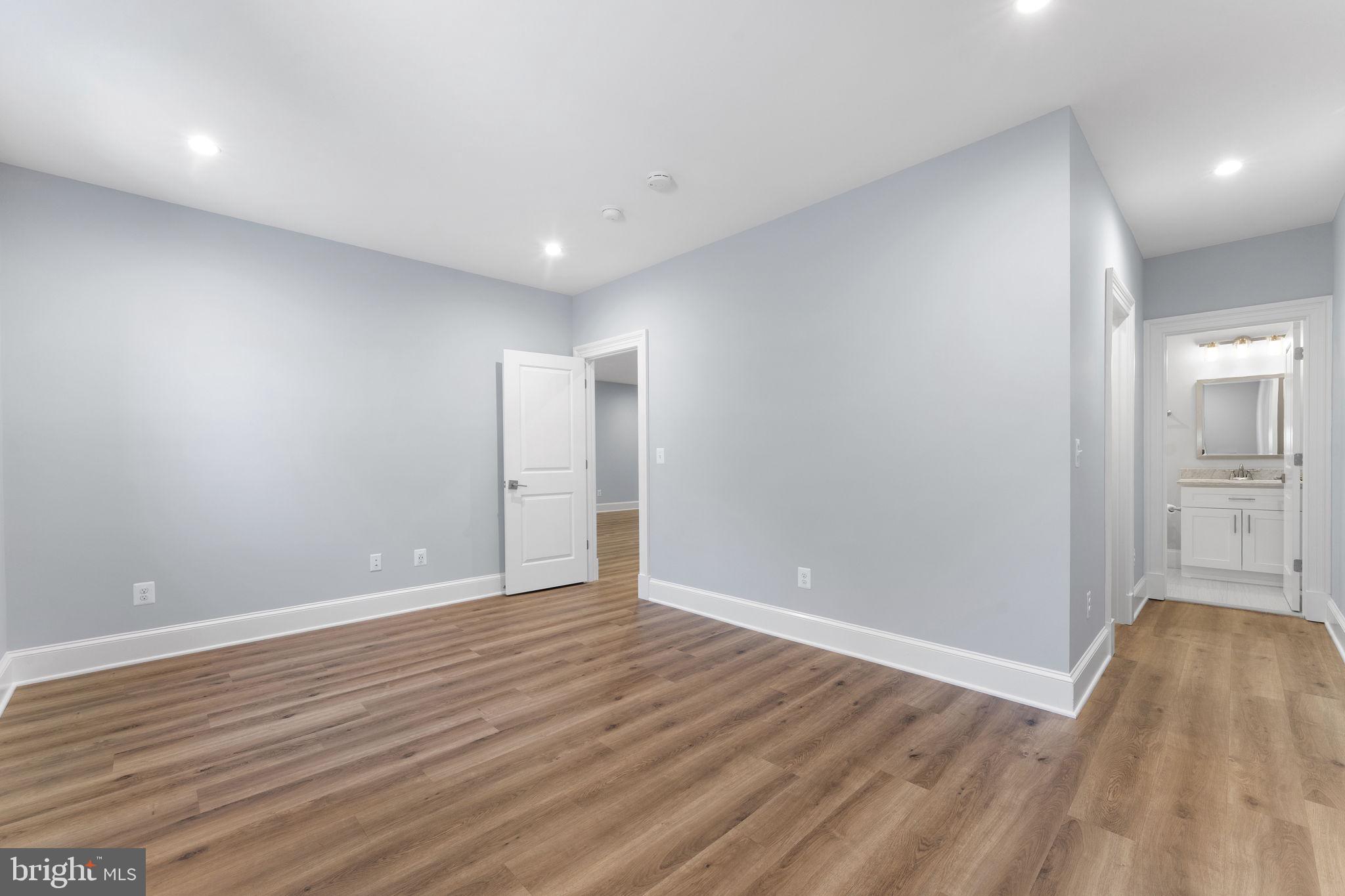 VIENNA WOODS - Residential