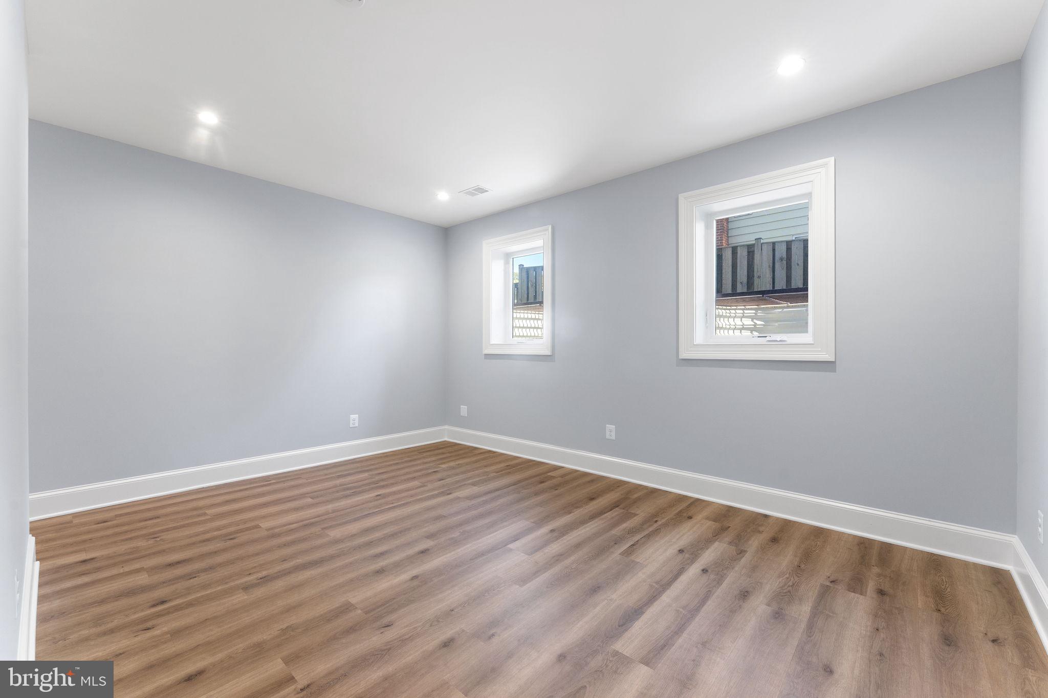 VIENNA WOODS - Residential