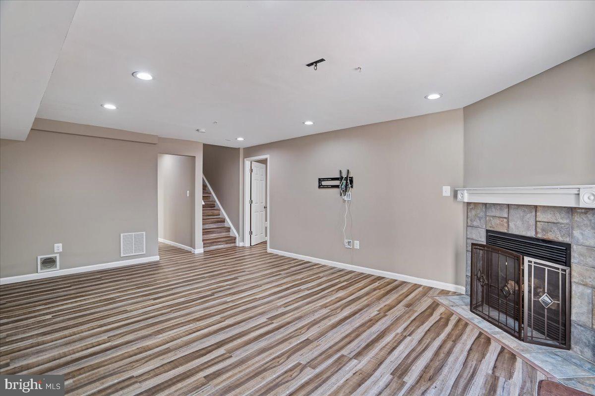 WAVERLY WOODS - Residential Lease