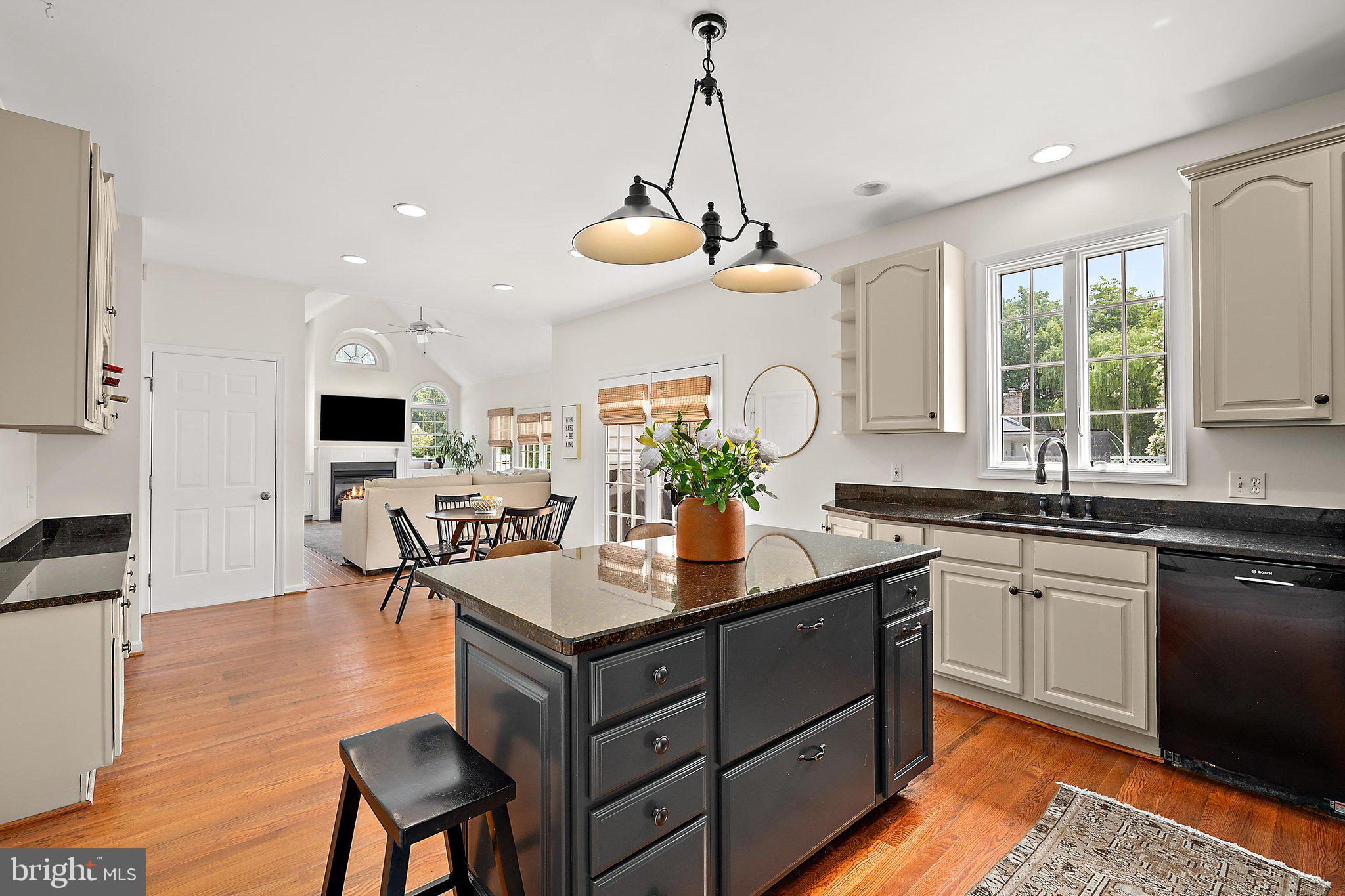 COUNTRY CLUB SOUTH - Residential