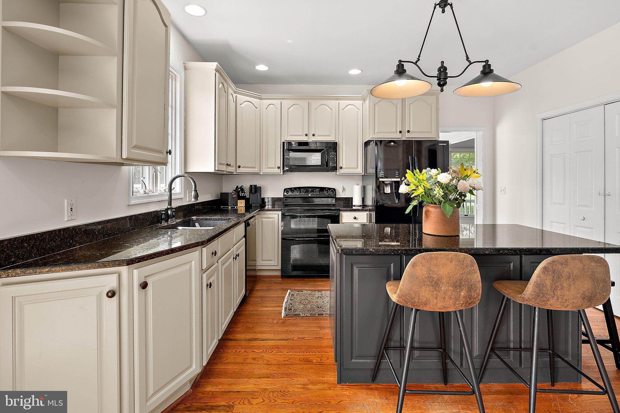 COUNTRY CLUB SOUTH - Residential