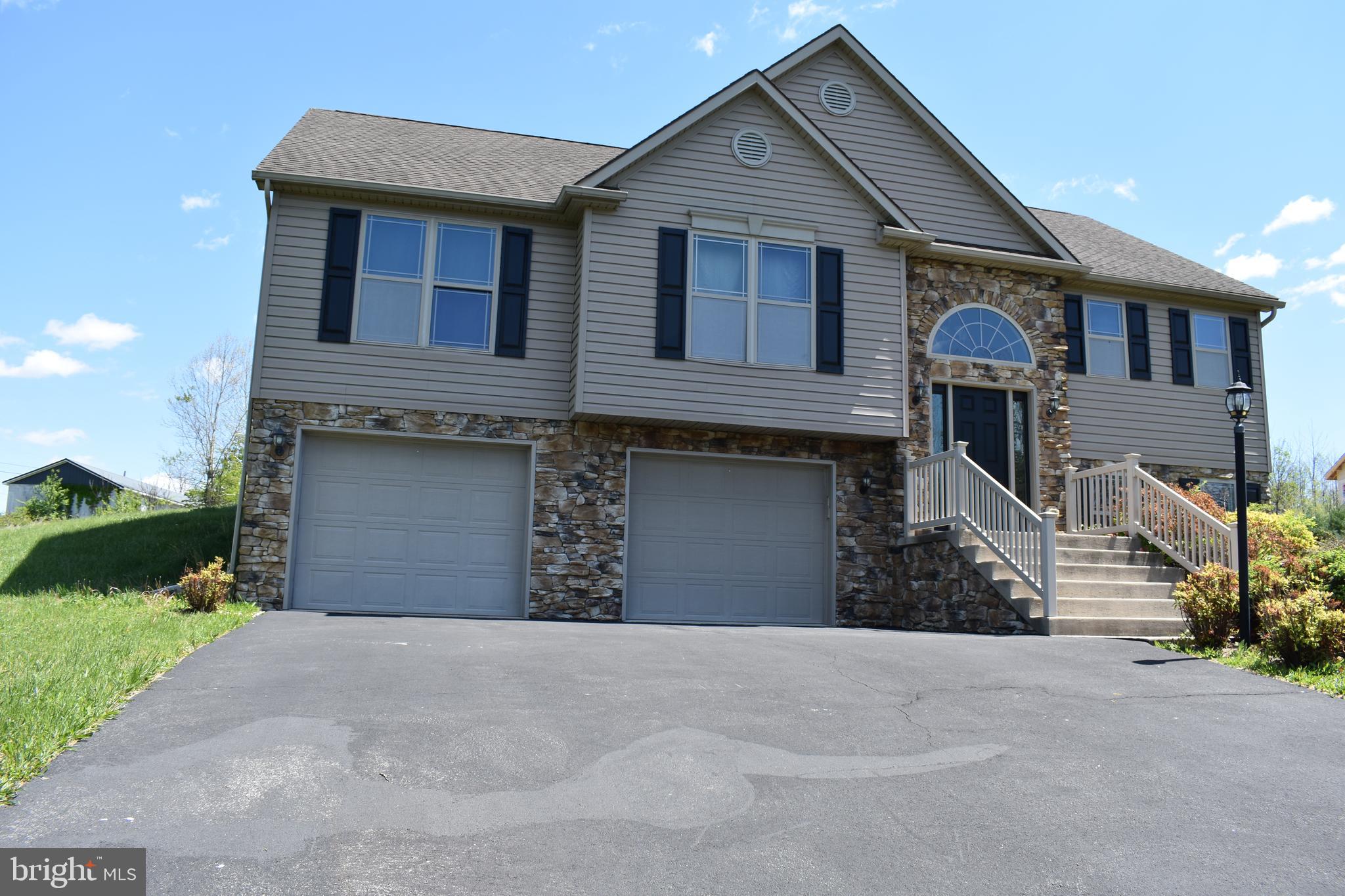 Beautiful spacious home with awesome mountain views!  Gas fireplace in living room.  Conveniently located - 10 minute to Mercersburg,, 15 to Interstate 70/Clear Spring, MD,  20 minutes to Greencastle/Interstate 81 .