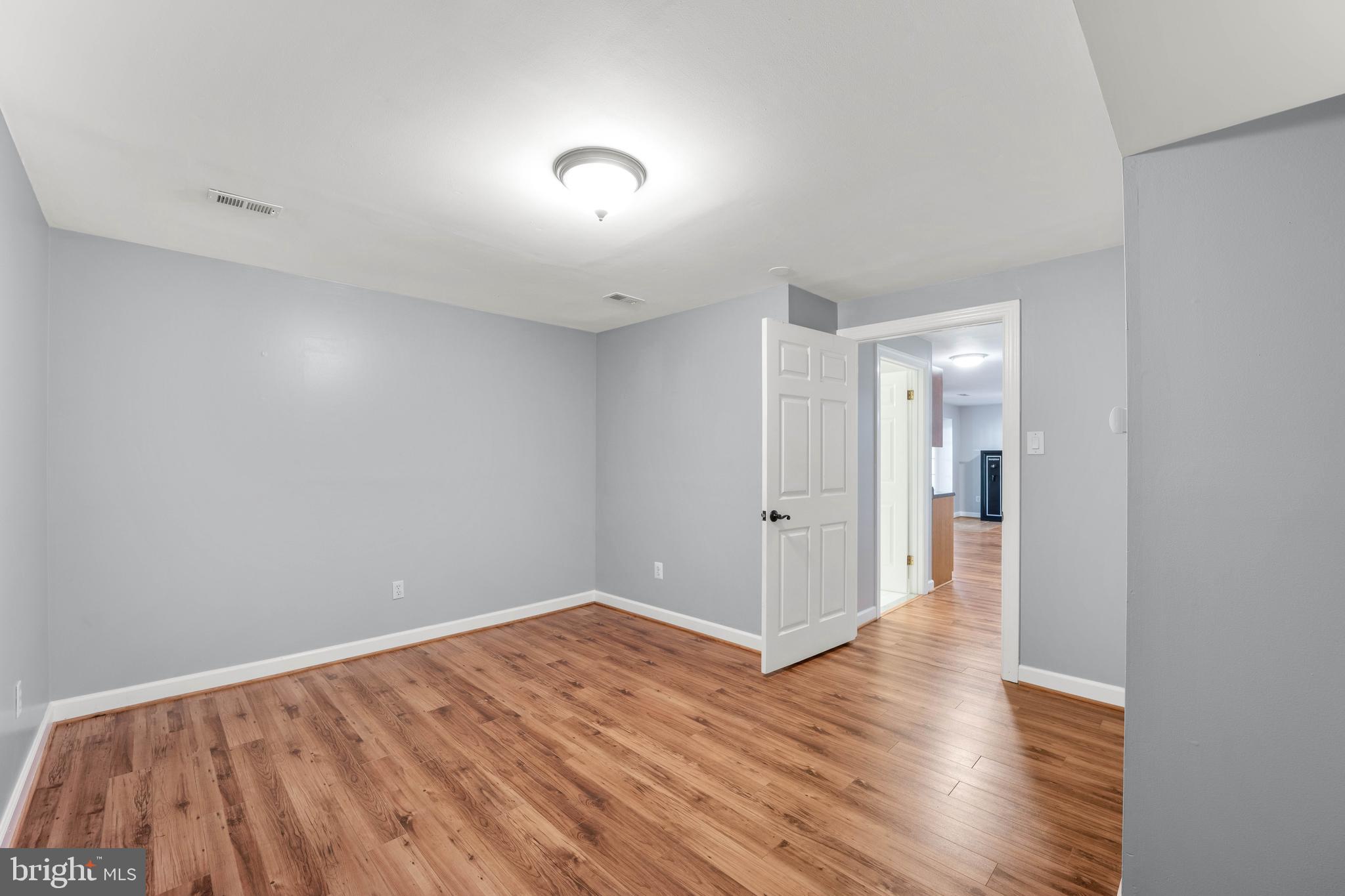 NORTHRIDGE - Residential