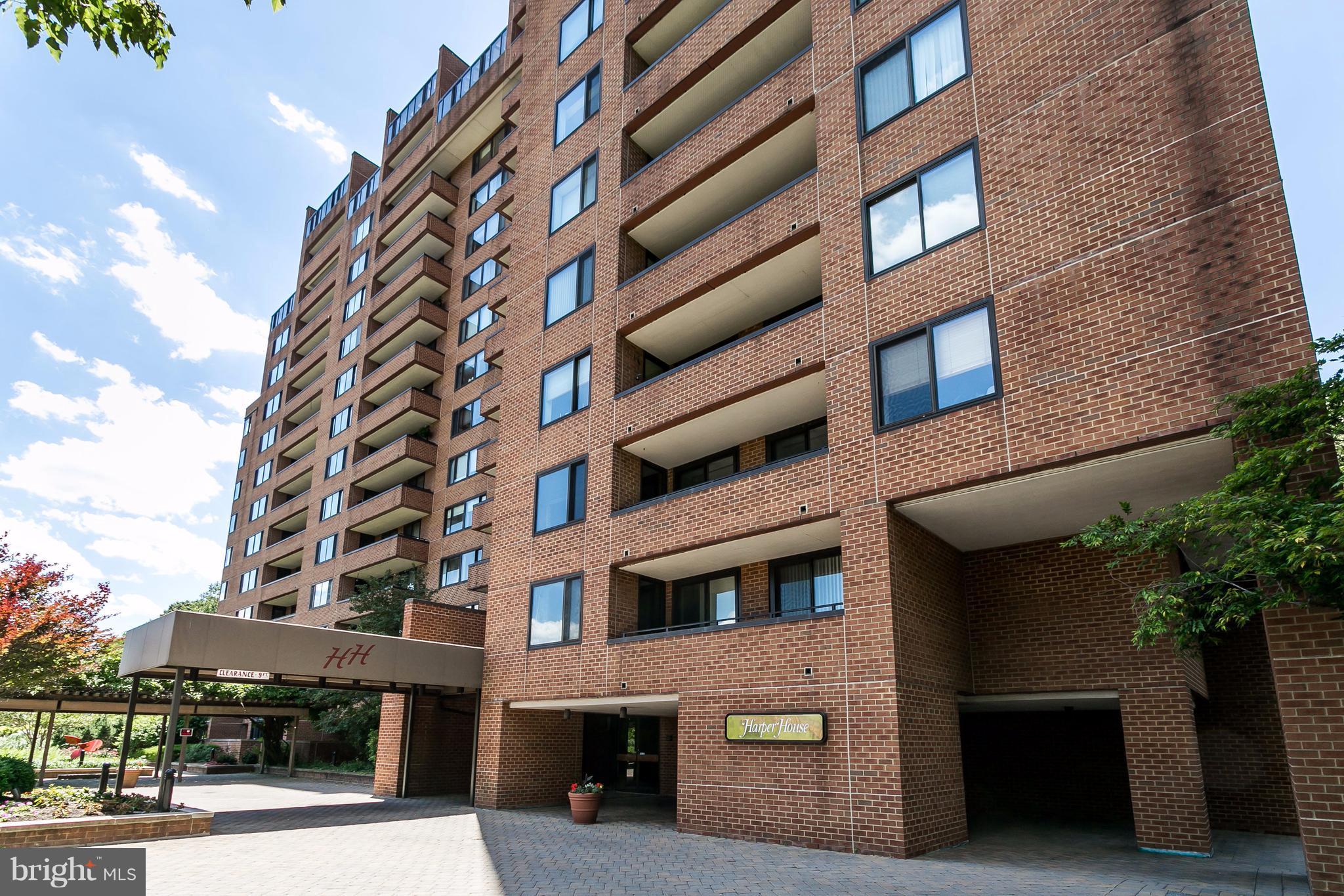Beautifully redone 2BR, 2FB corner unit with den and balcony. Gorgeous views facing south and east. Kitchen remodeled with stainless and granite. Both baths renovated with new fixtures and walk in showers. Gleaming wood floors throughout. Enjoy carefree living in full service Harper House - condo fee includes doorman, concierge, parking and utilities. Steps to pools, tennis, shops and restaurants!