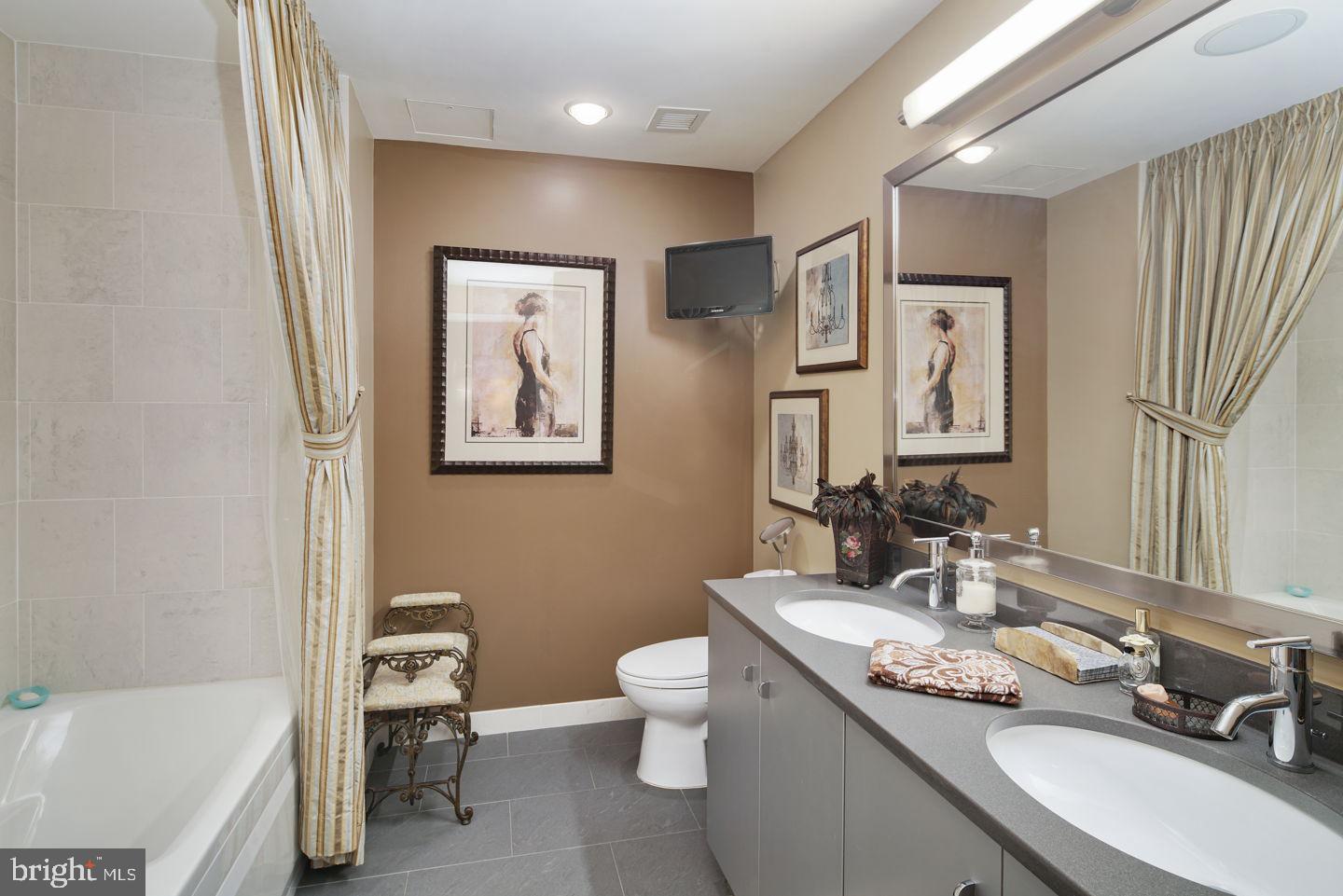 RITTENHOUSE SQUARE - Residential