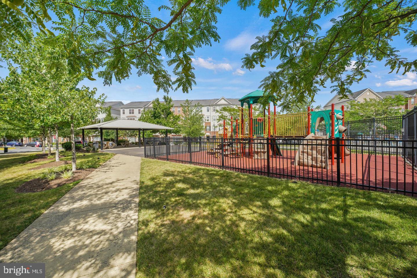 MARKET CENTER CONDOMINIUM - Residential