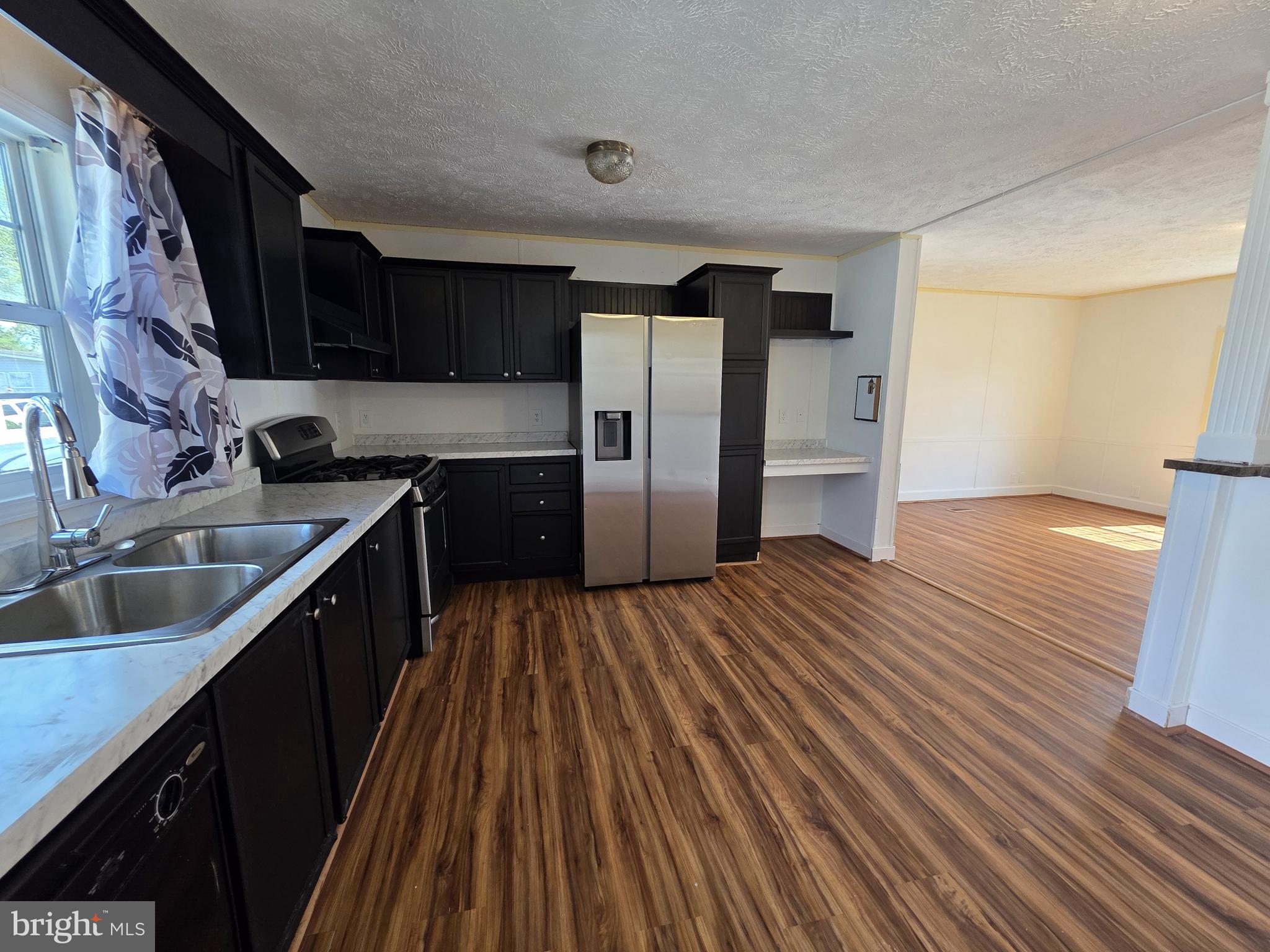 MEADOWS OF CHANTILLY - Residential