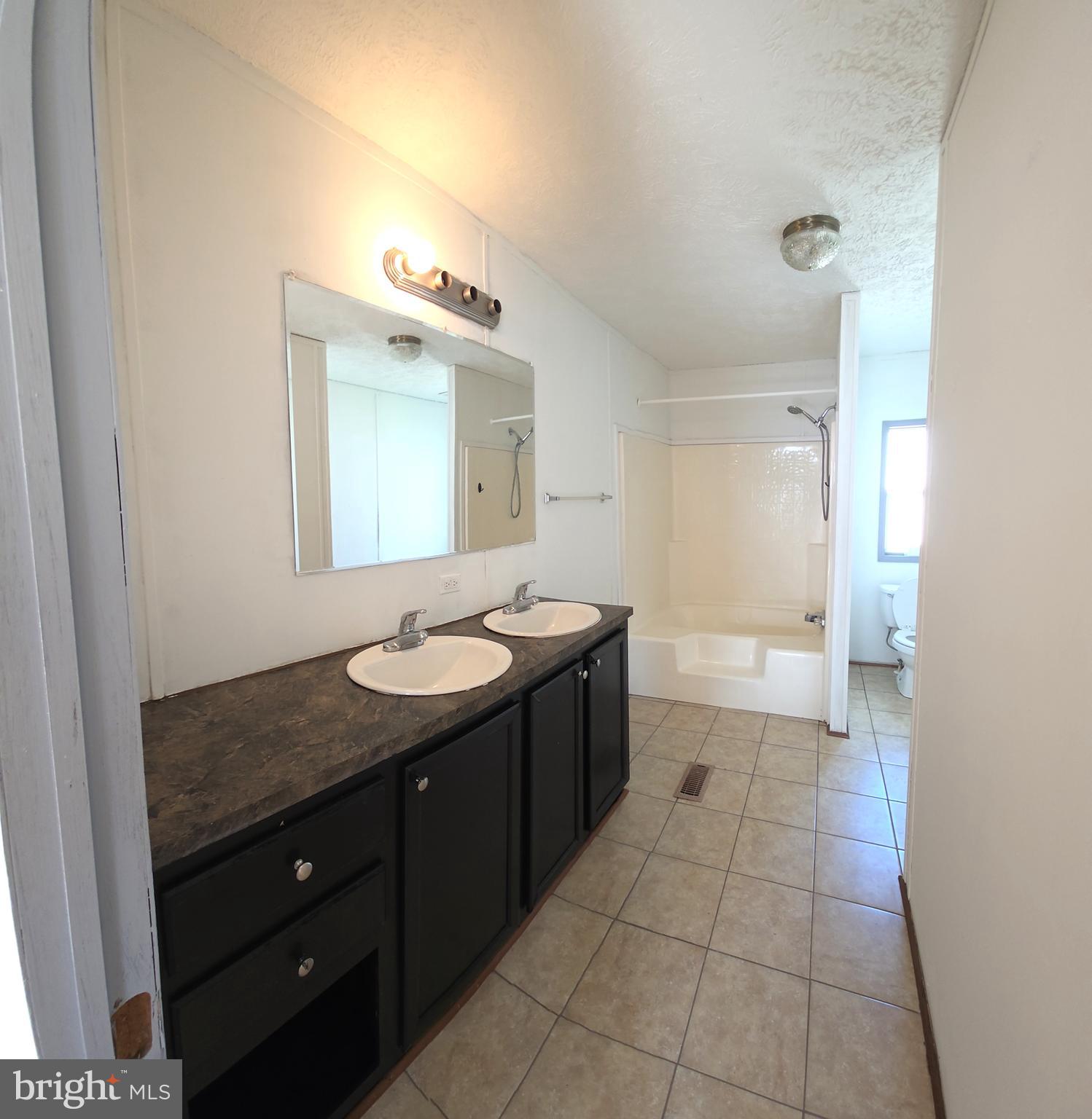 MEADOWS OF CHANTILLY - Residential