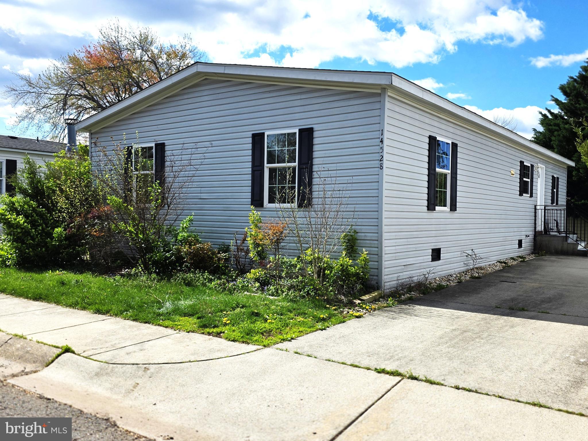 MEADOWS OF CHANTILLY - Residential