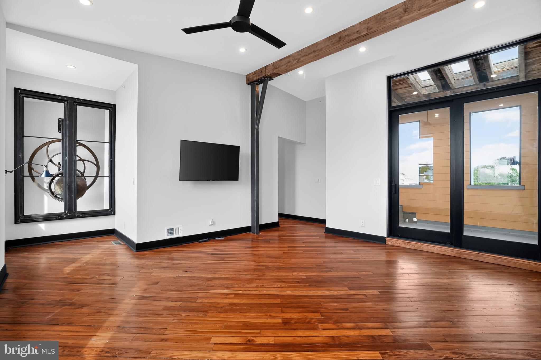 EAST KENSINGTON - Residential