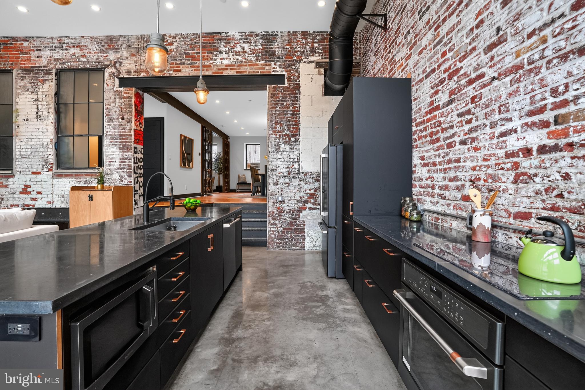 EAST KENSINGTON - Residential