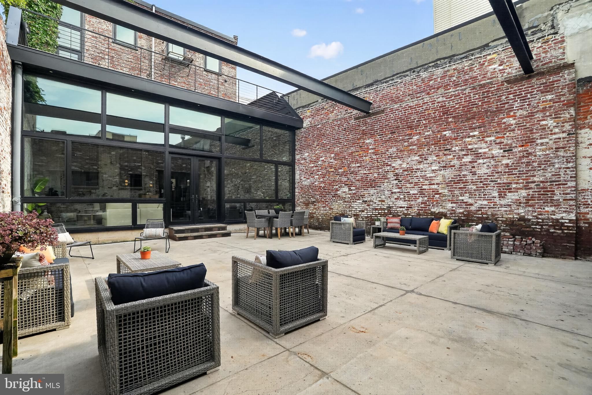 EAST KENSINGTON - Residential