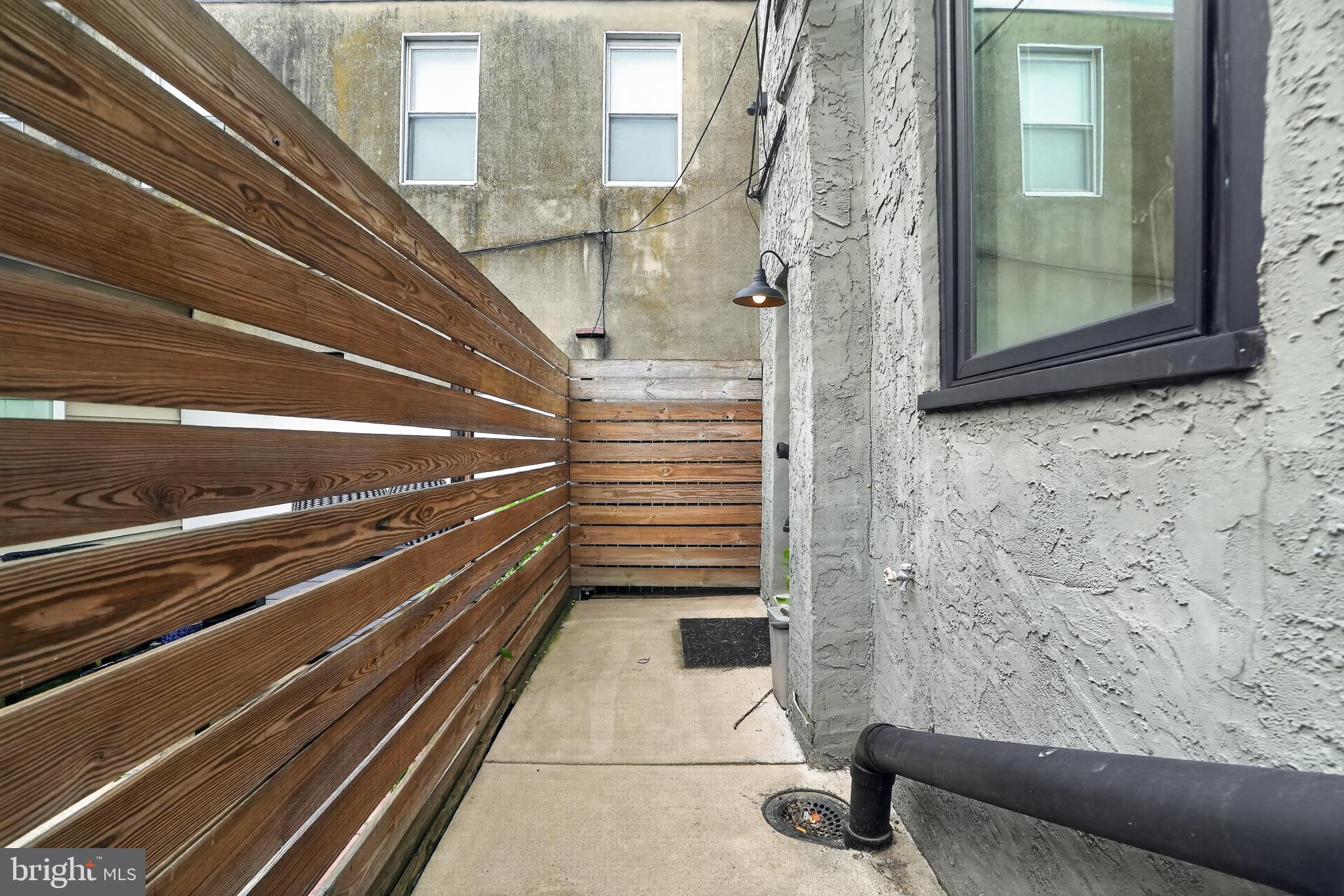 EAST KENSINGTON - Residential