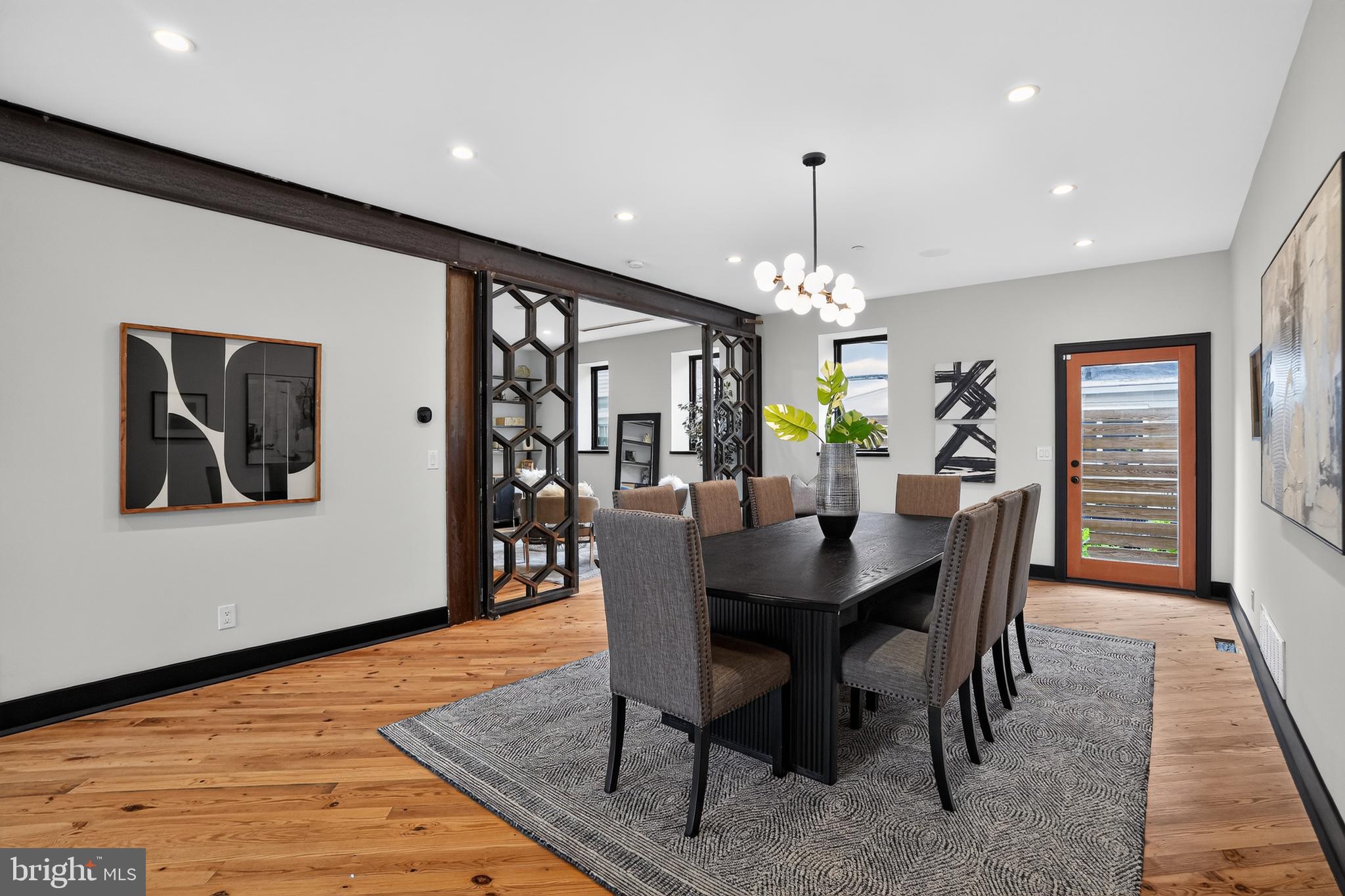 EAST KENSINGTON - Residential
