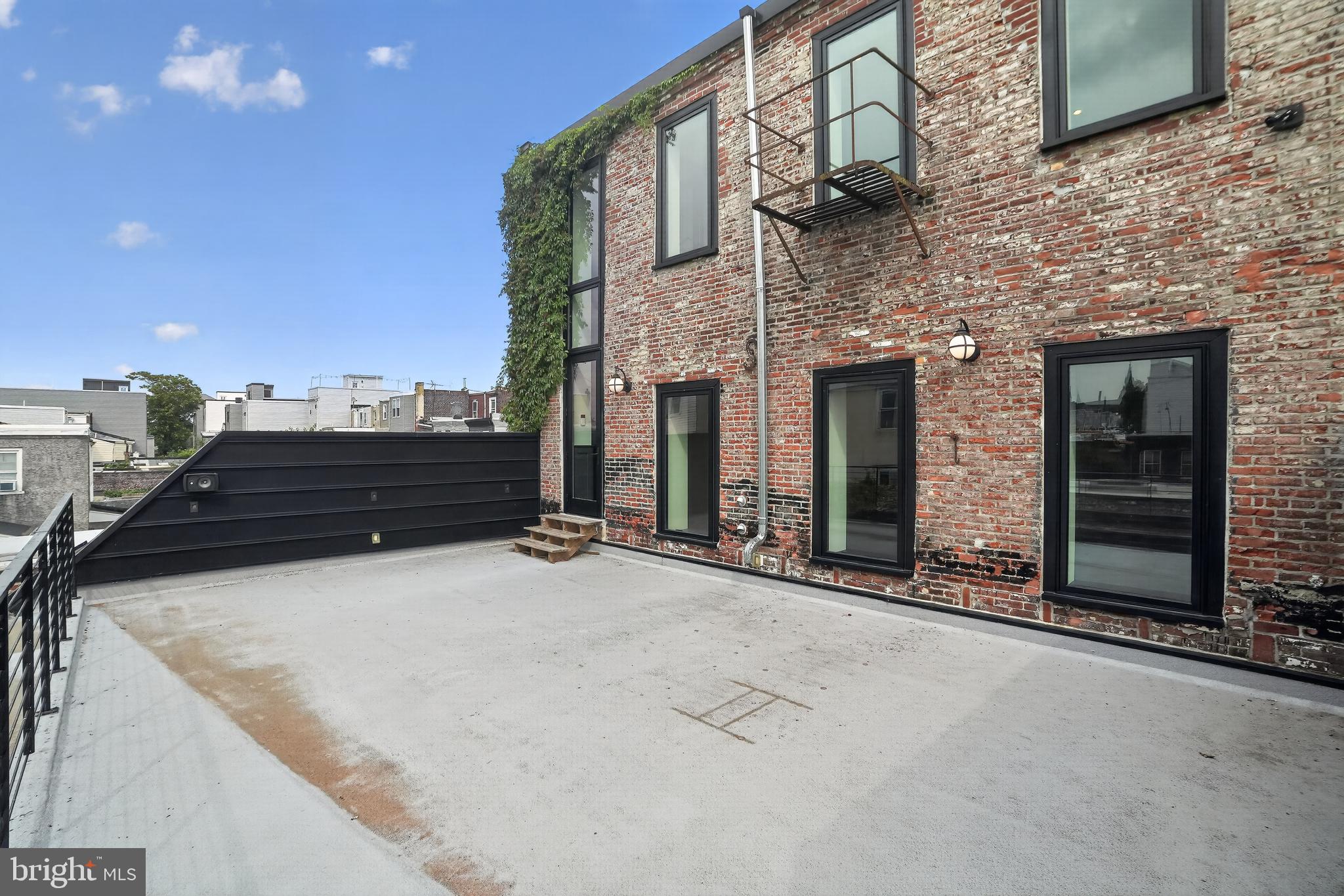 EAST KENSINGTON - Residential