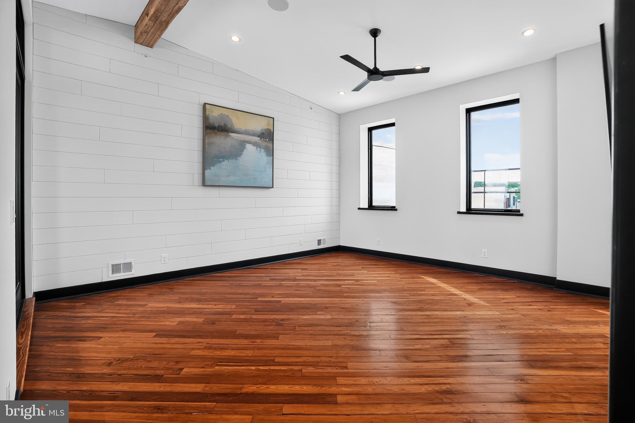 EAST KENSINGTON - Residential