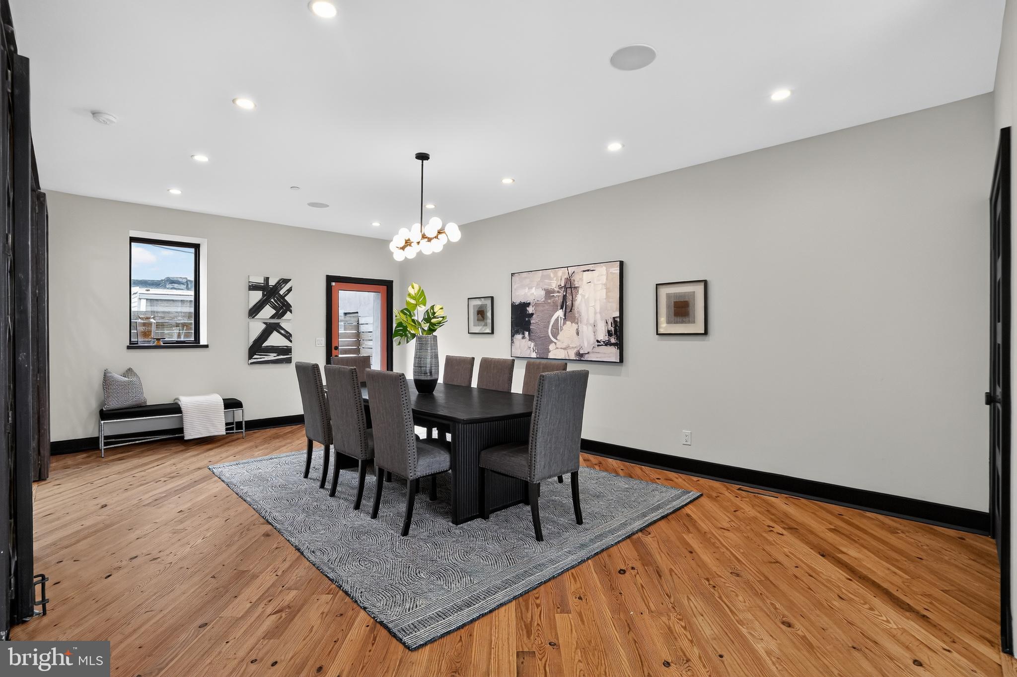 EAST KENSINGTON - Residential