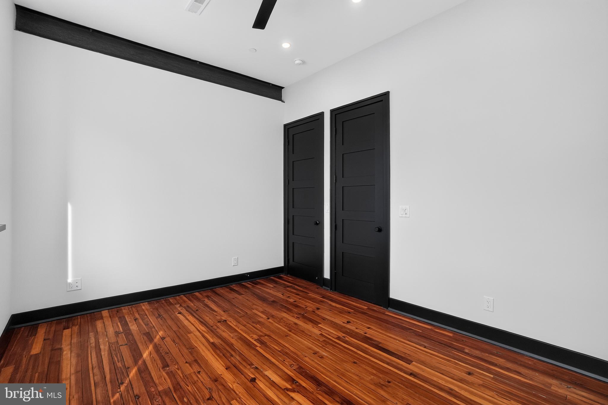 EAST KENSINGTON - Residential