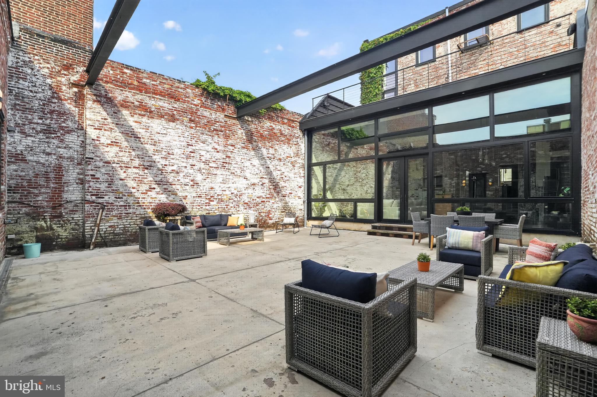 EAST KENSINGTON - Residential