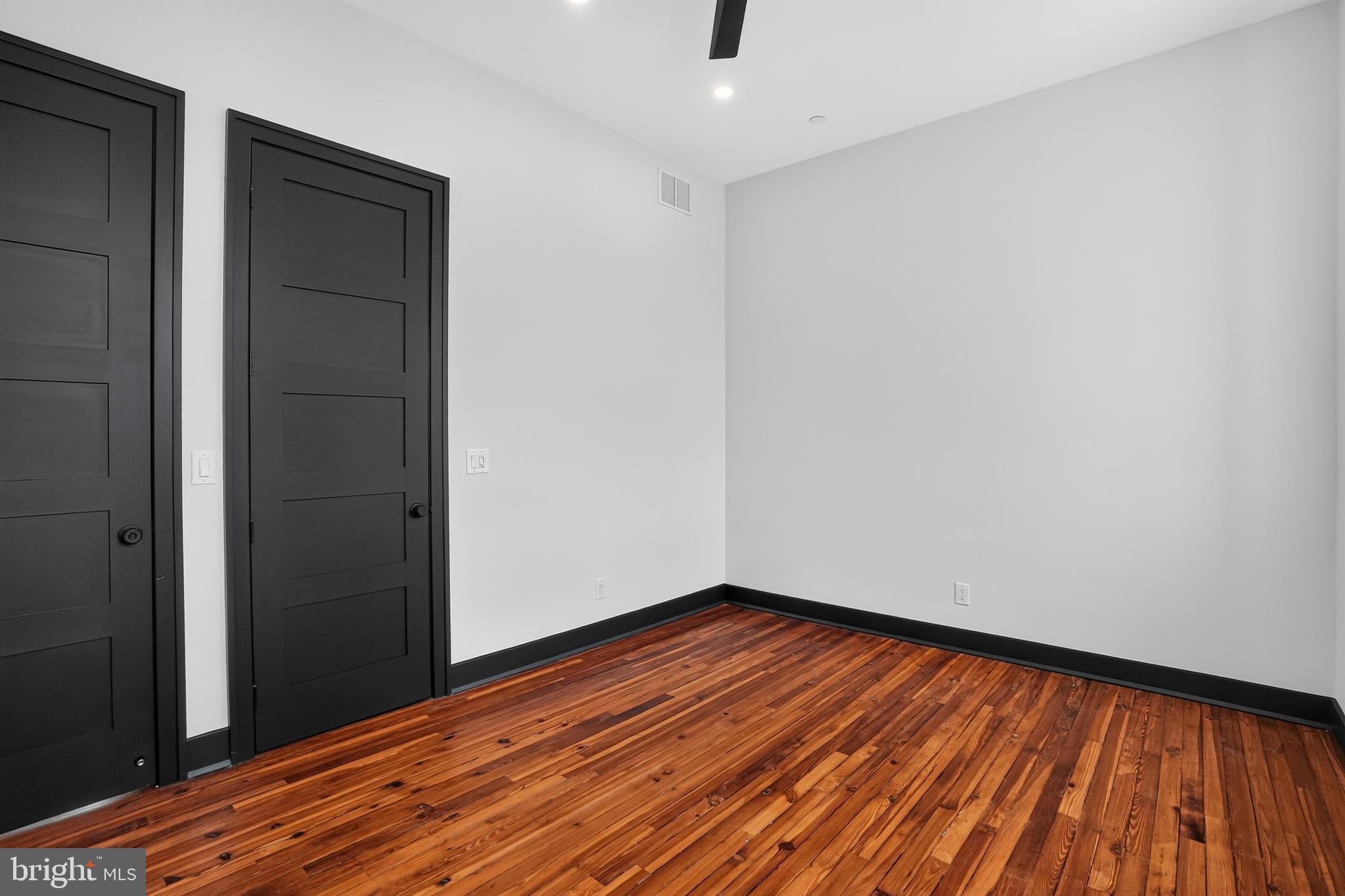 EAST KENSINGTON - Residential