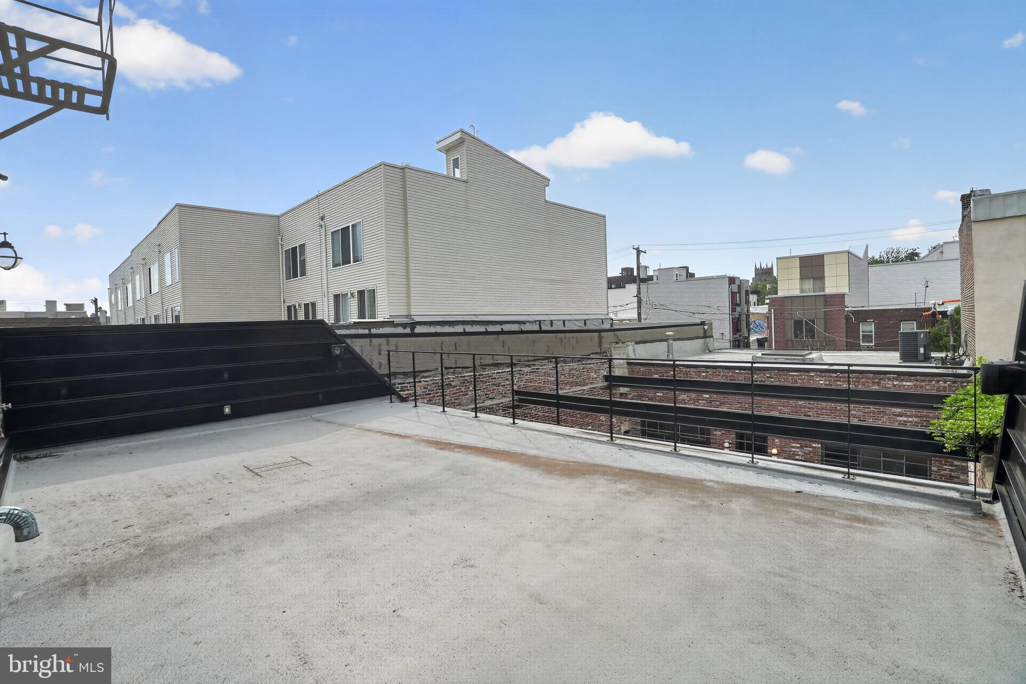 EAST KENSINGTON - Residential