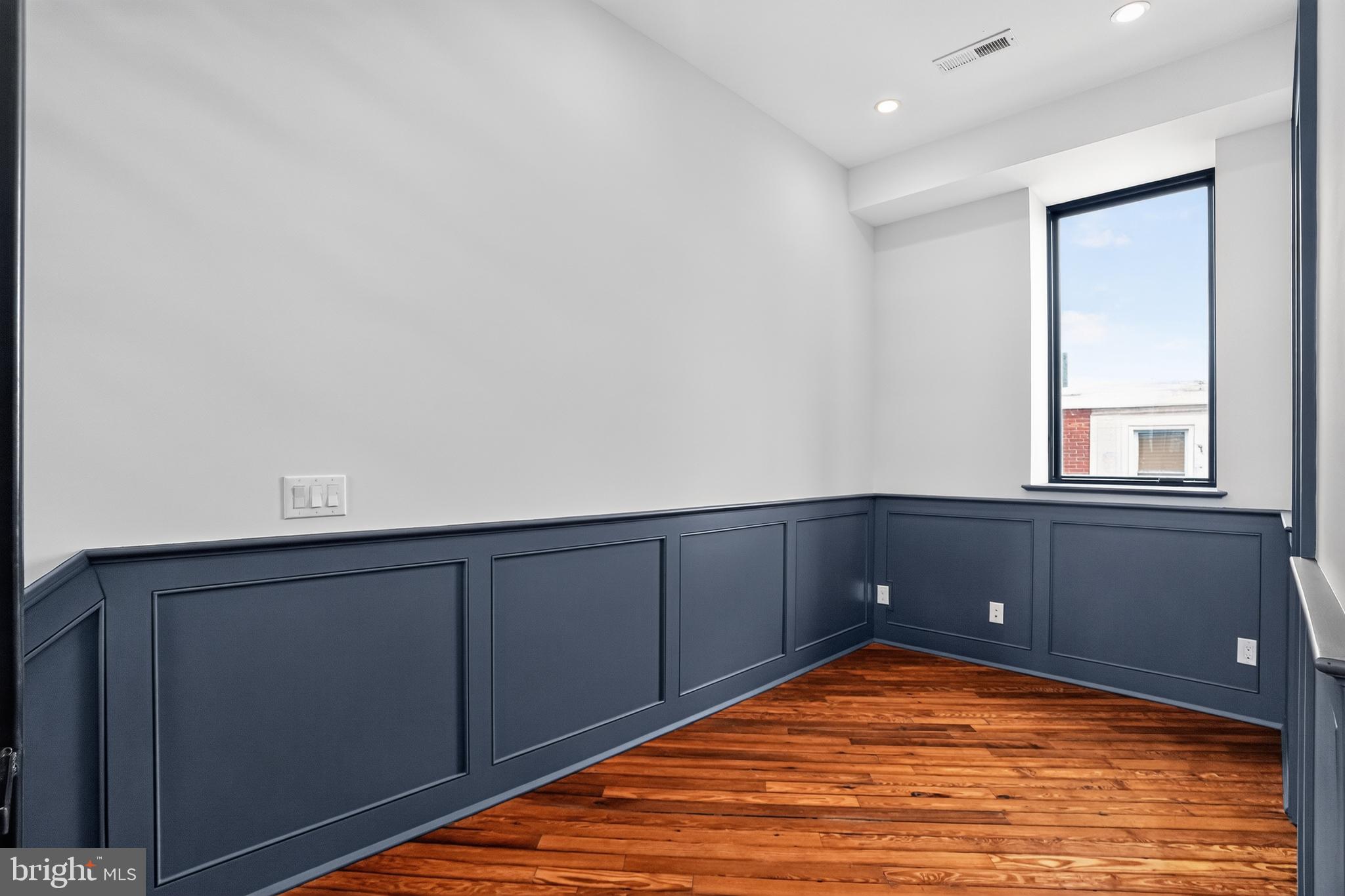 EAST KENSINGTON - Residential