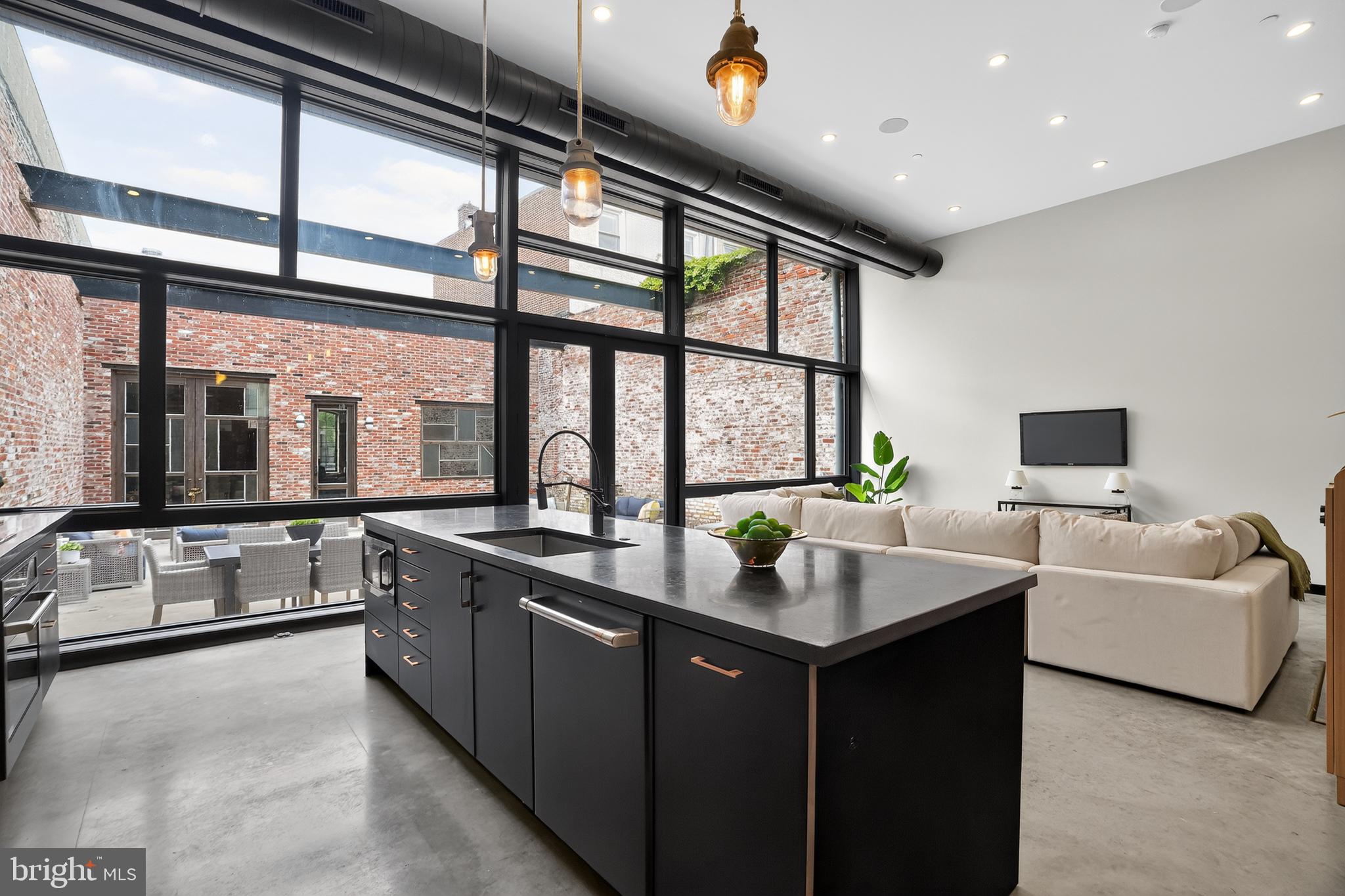 EAST KENSINGTON - Residential