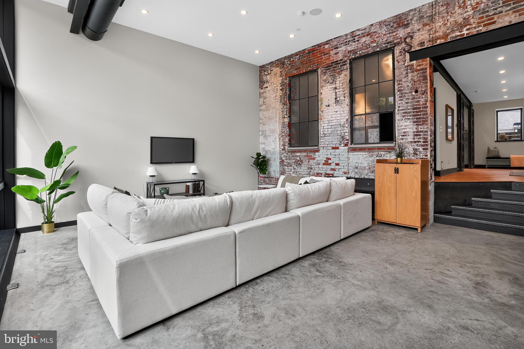 EAST KENSINGTON - Residential