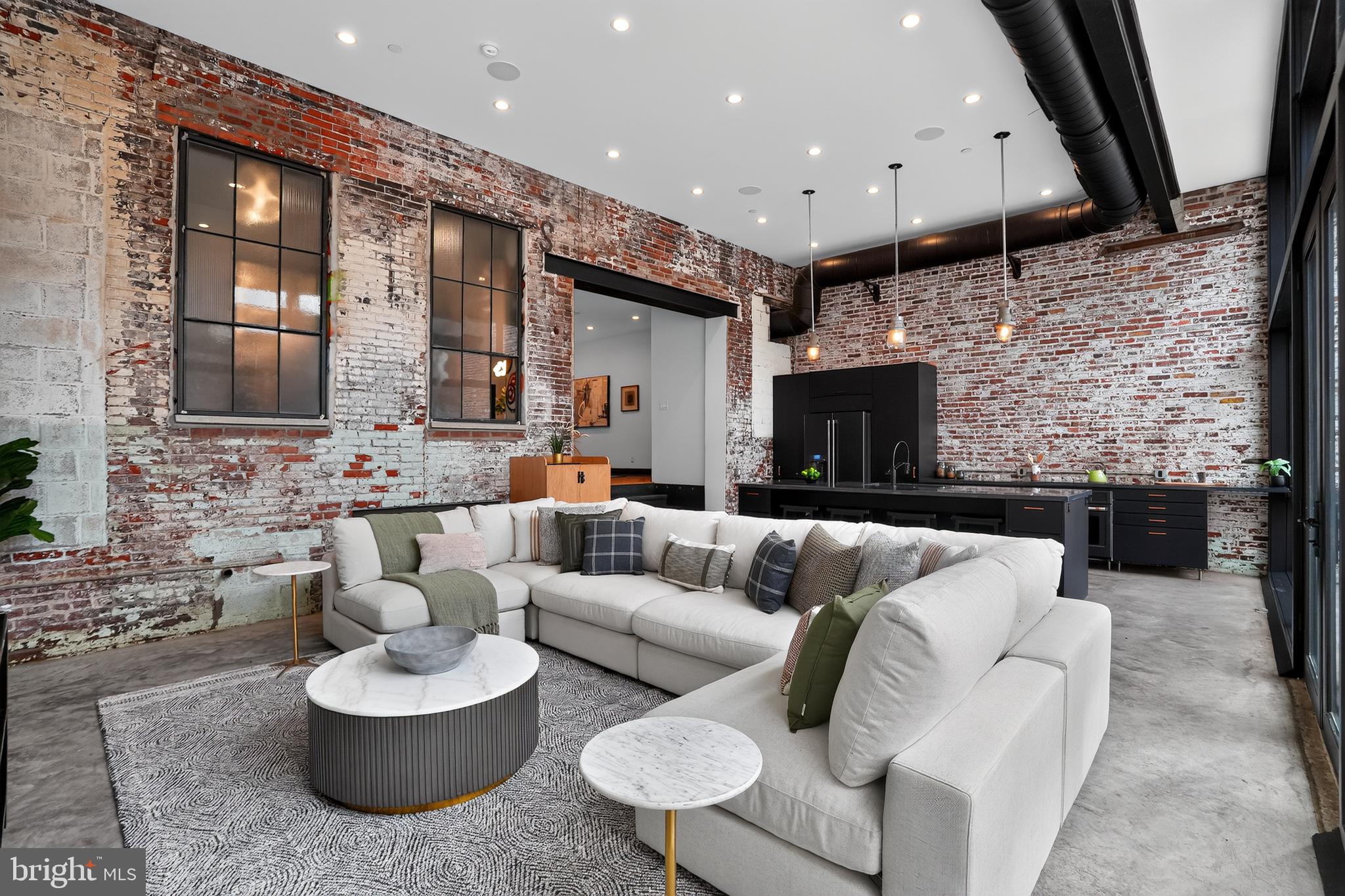 EAST KENSINGTON - Residential