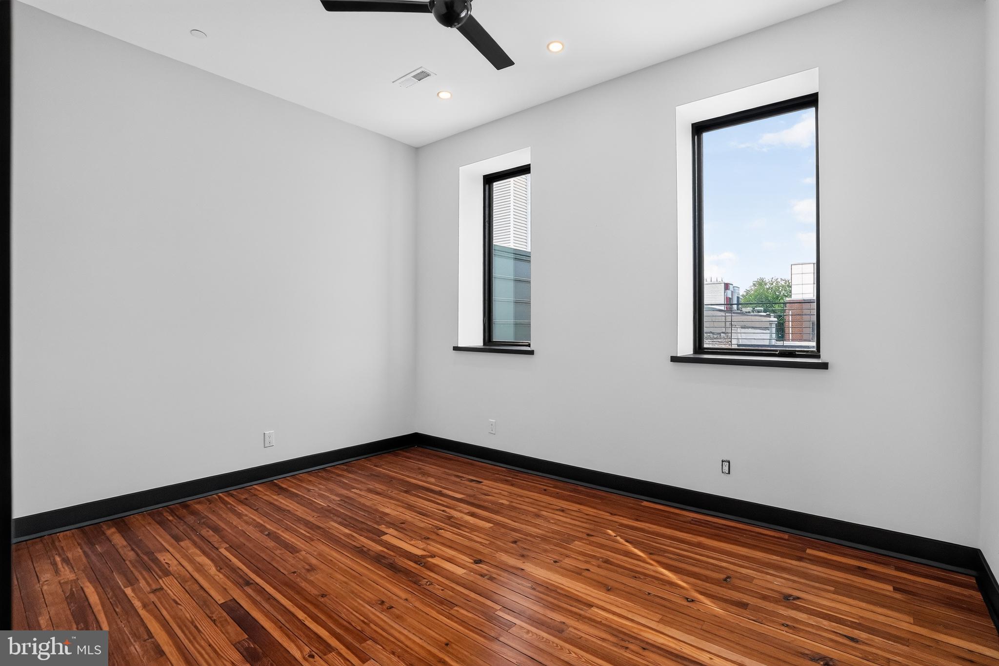EAST KENSINGTON - Residential