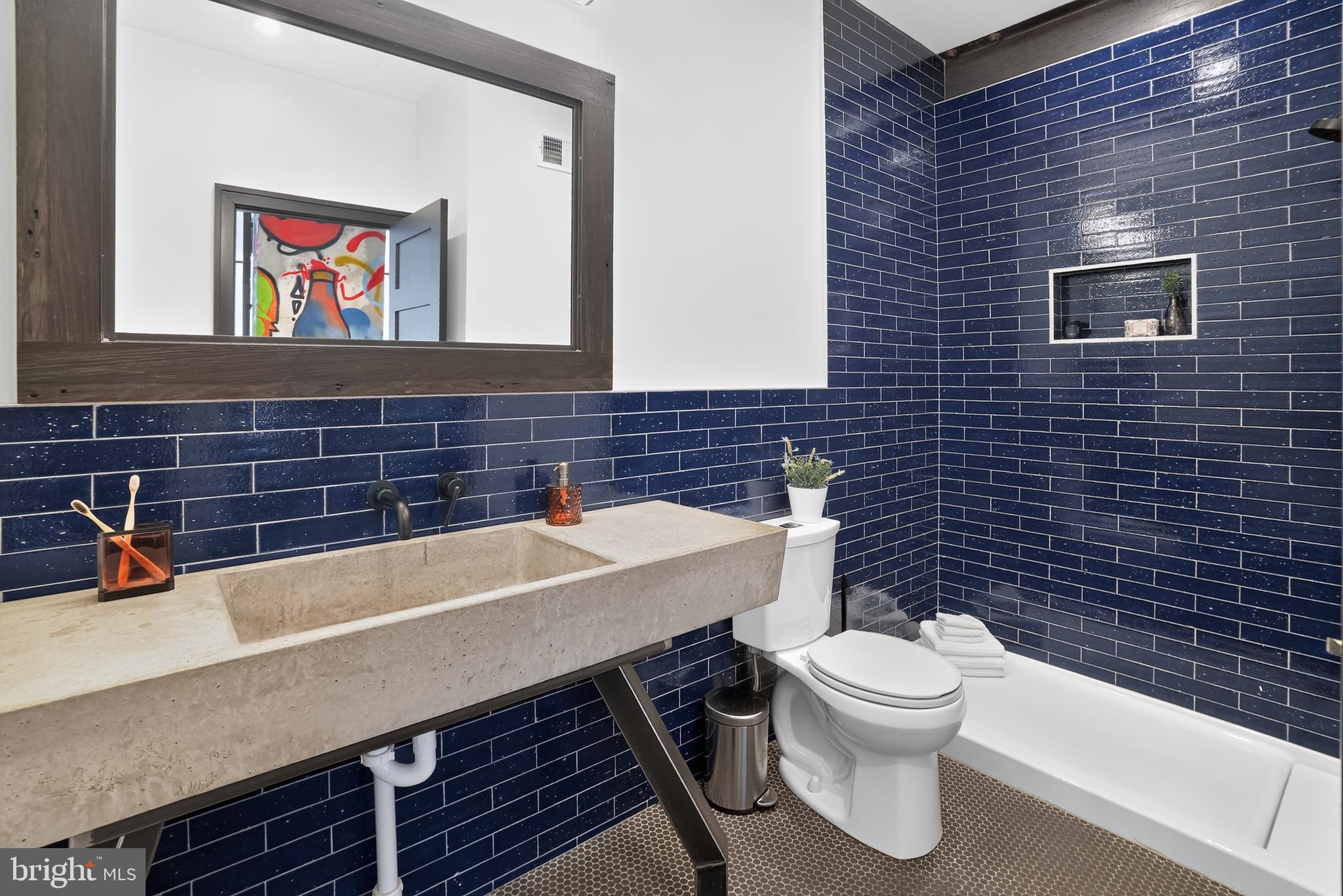 EAST KENSINGTON - Residential