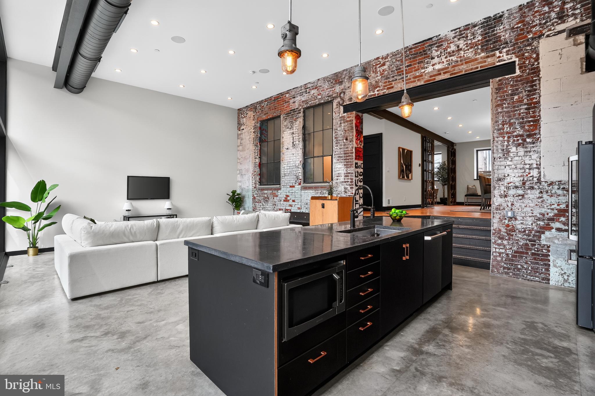 EAST KENSINGTON - Residential
