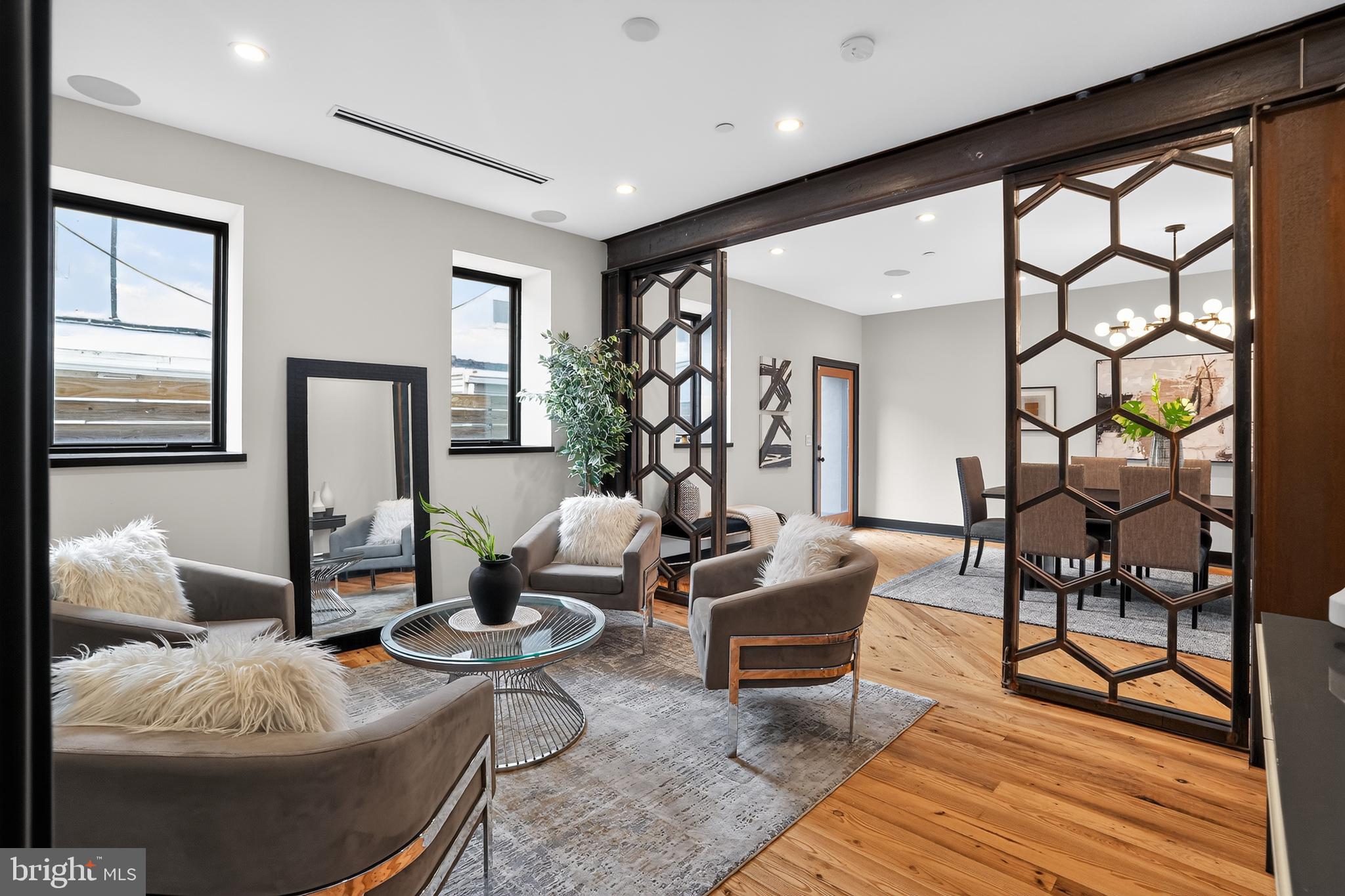 EAST KENSINGTON - Residential