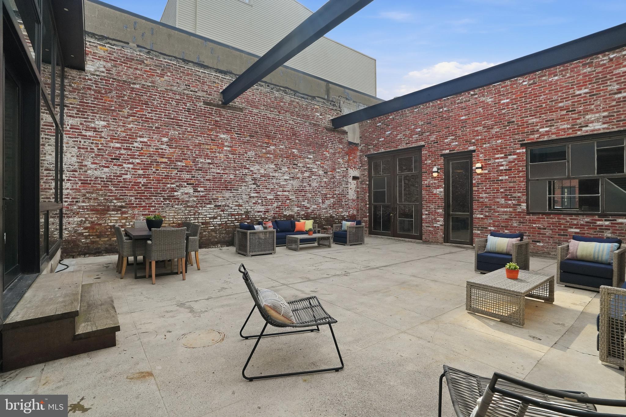 EAST KENSINGTON - Residential