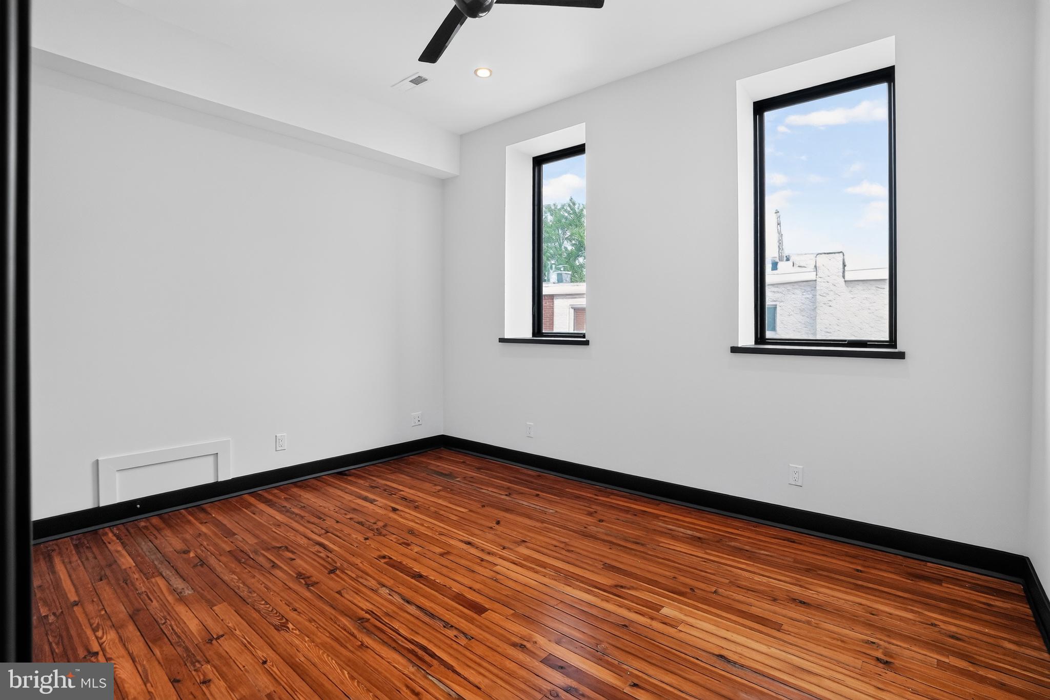 EAST KENSINGTON - Residential