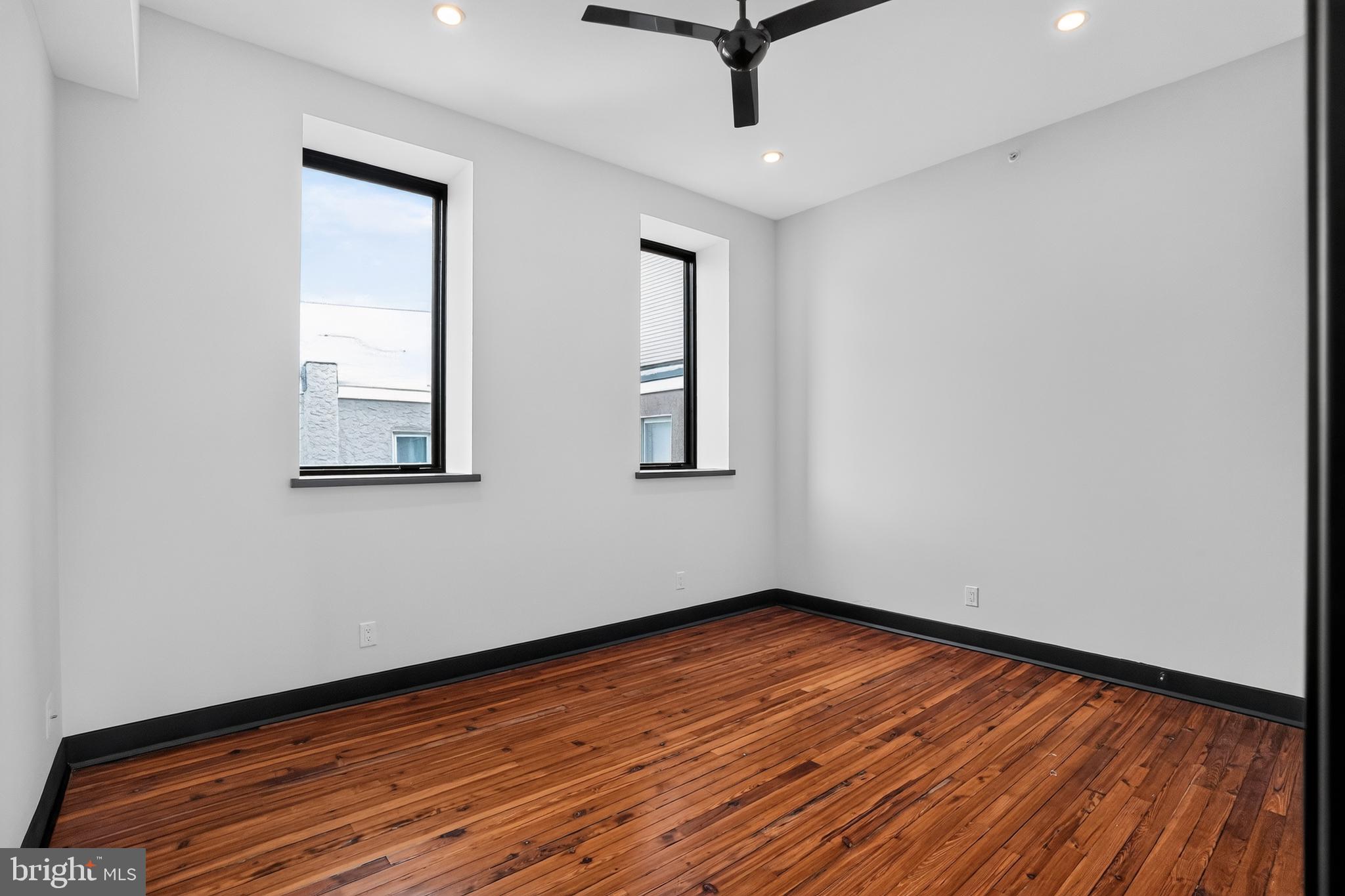 EAST KENSINGTON - Residential