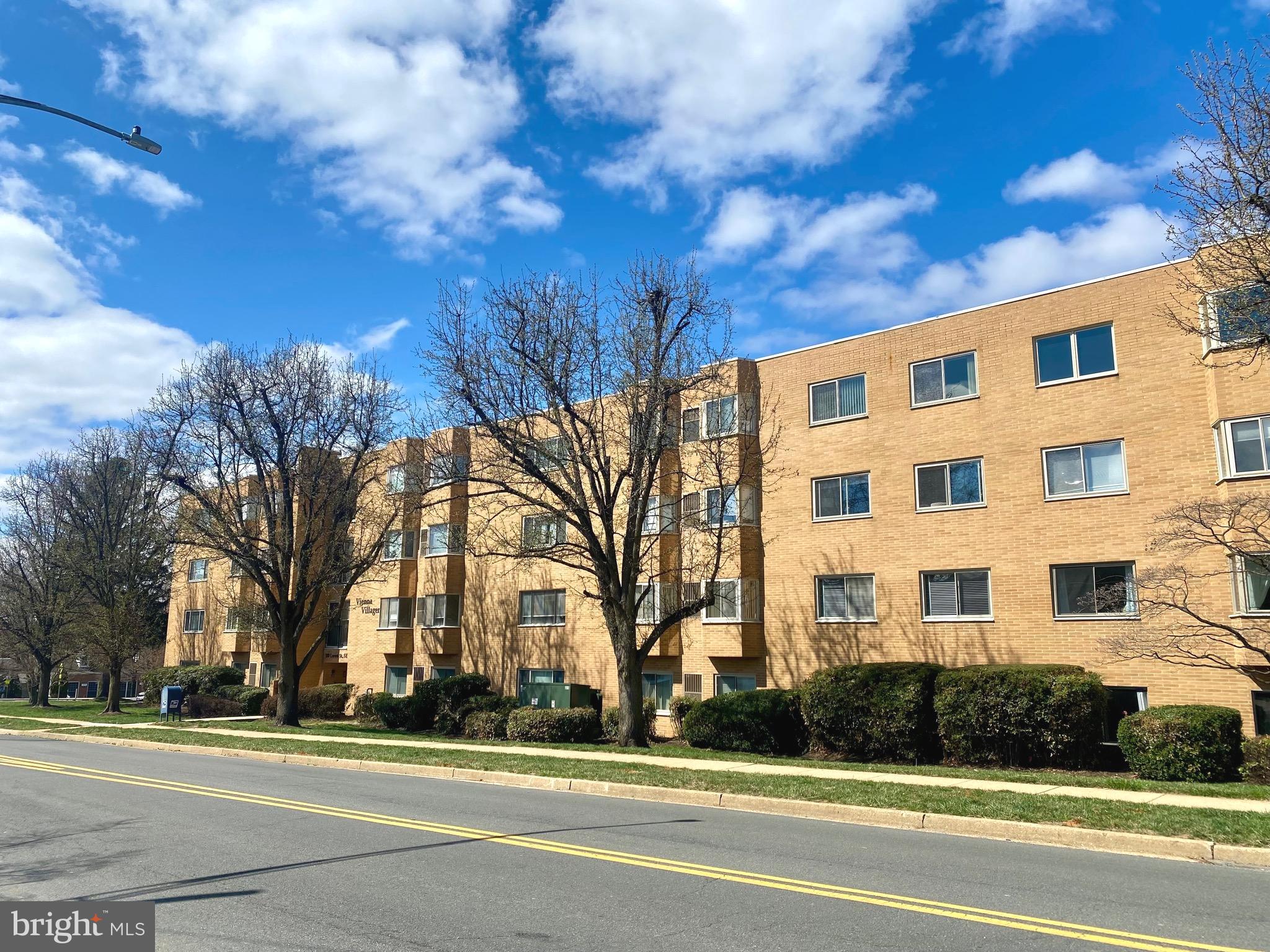 VIENNA VILLAGER CONDO - Residential Lease