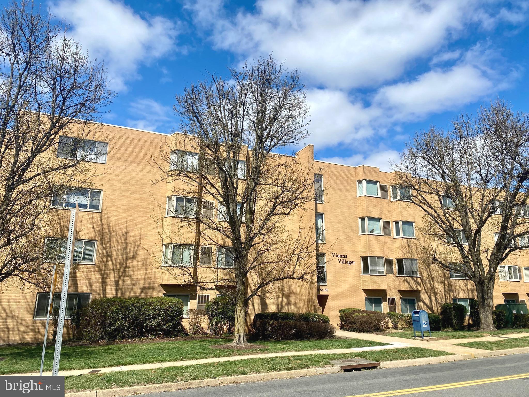 VIENNA VILLAGER CONDO - Residential Lease