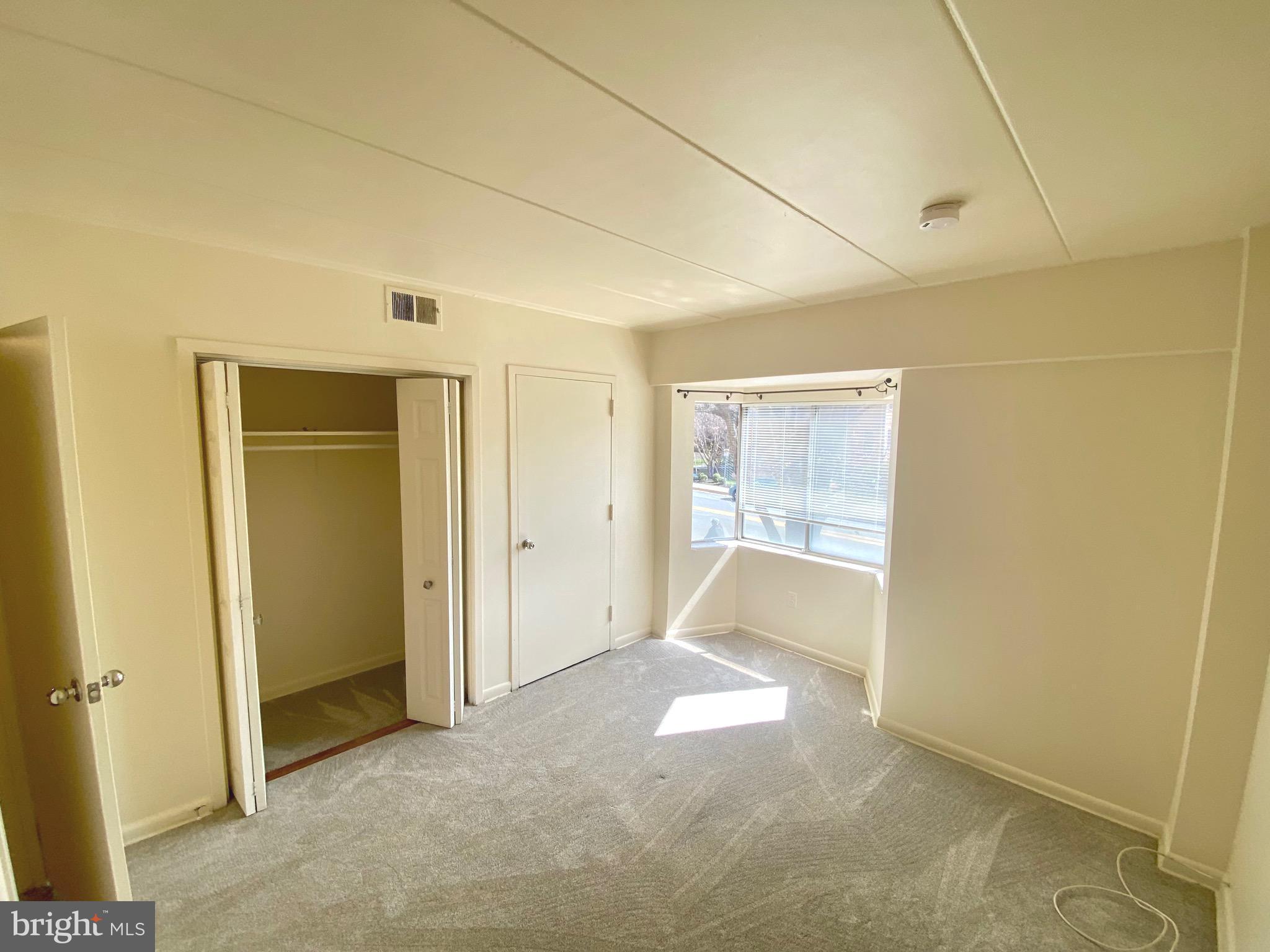 VIENNA VILLAGER CONDO - Residential Lease