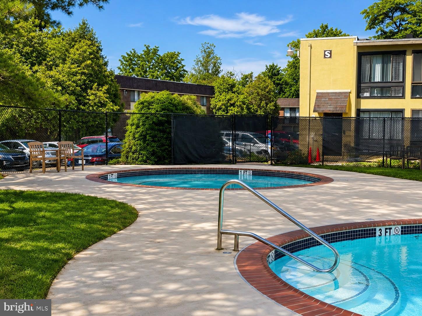 CONTEMPORARY VLG - Residential