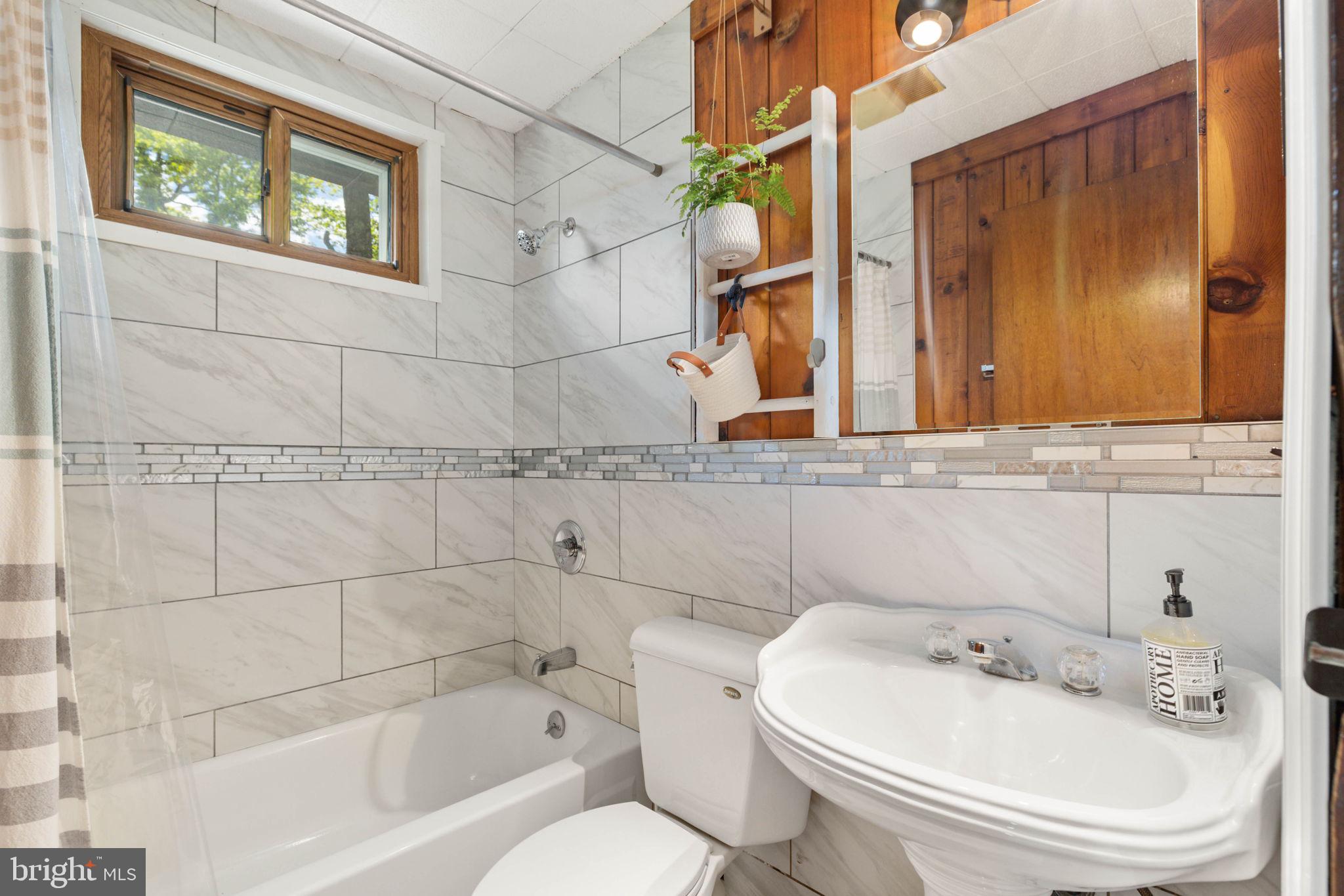 POCONO FARMS EAST - Residential