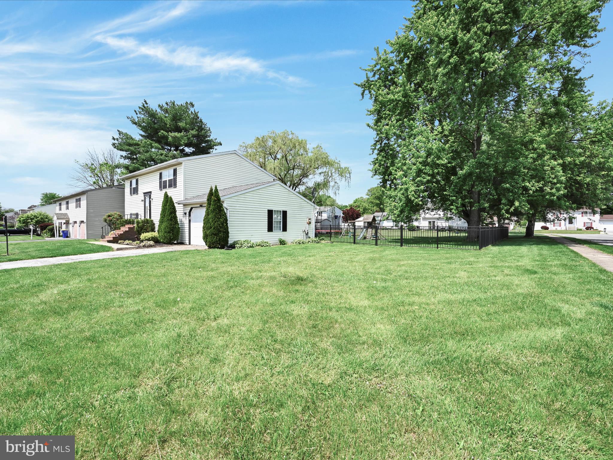 FARMLYN ACRES - Residential