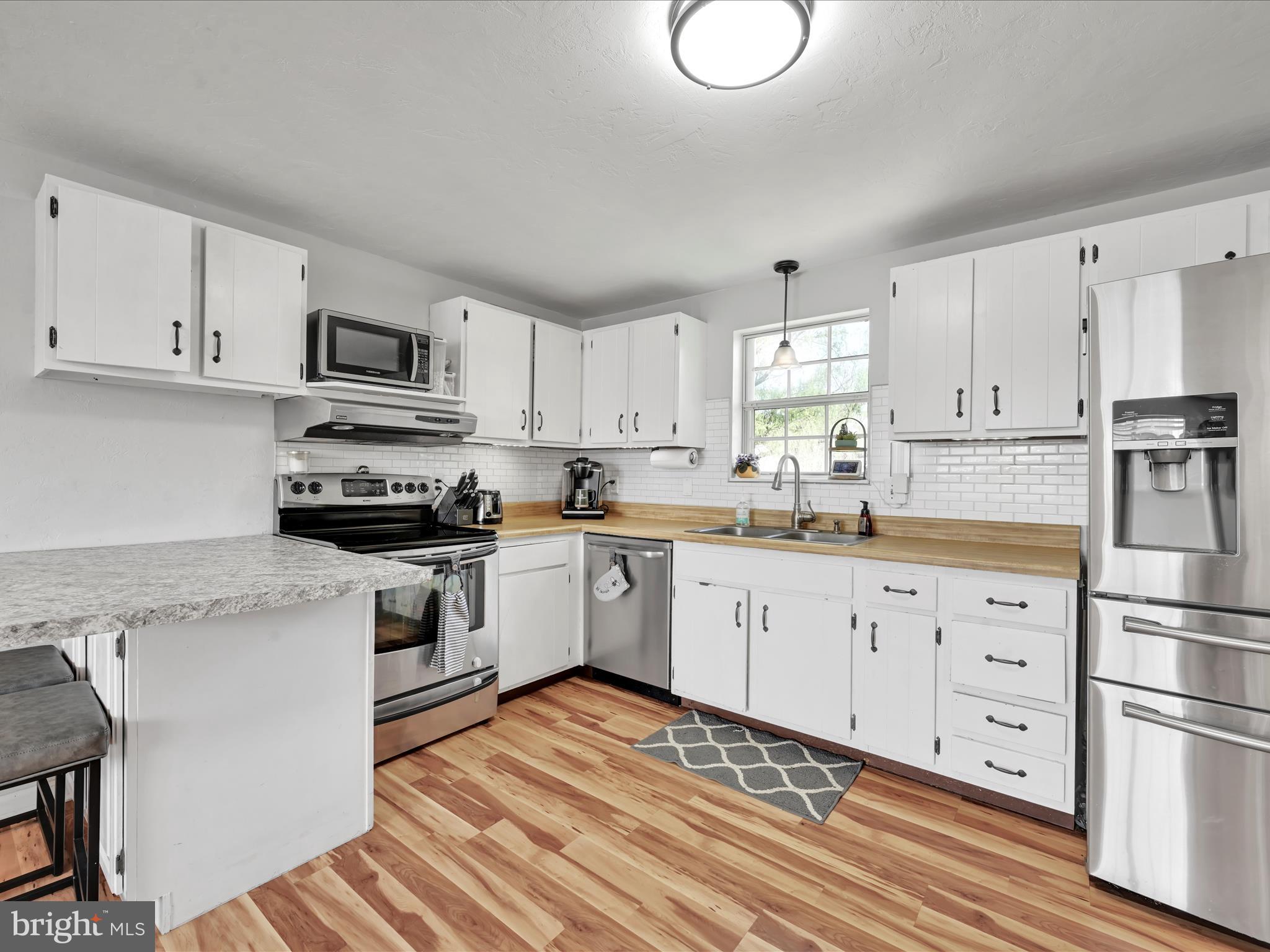 FARMLYN ACRES - Residential