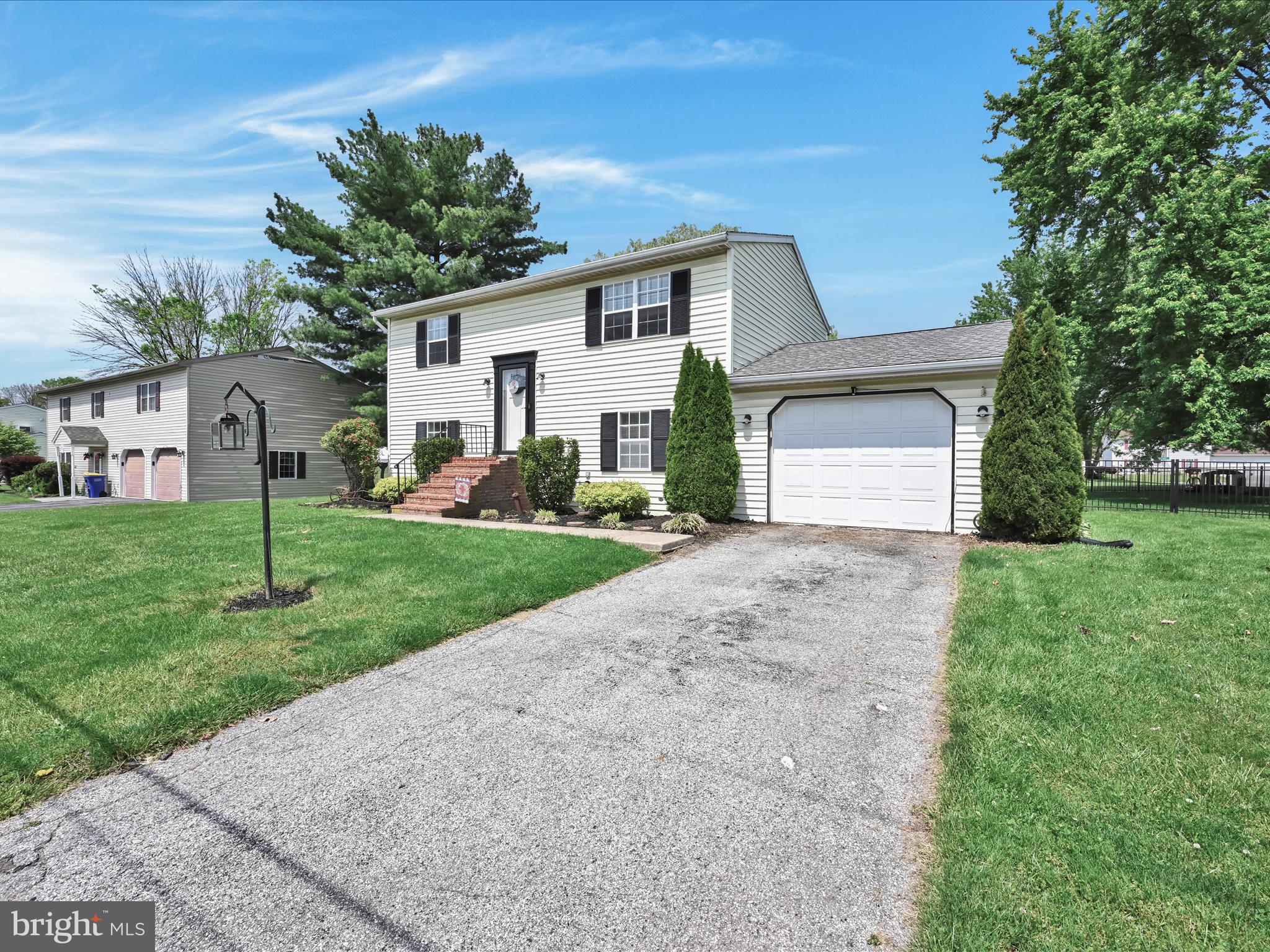 FARMLYN ACRES - Residential