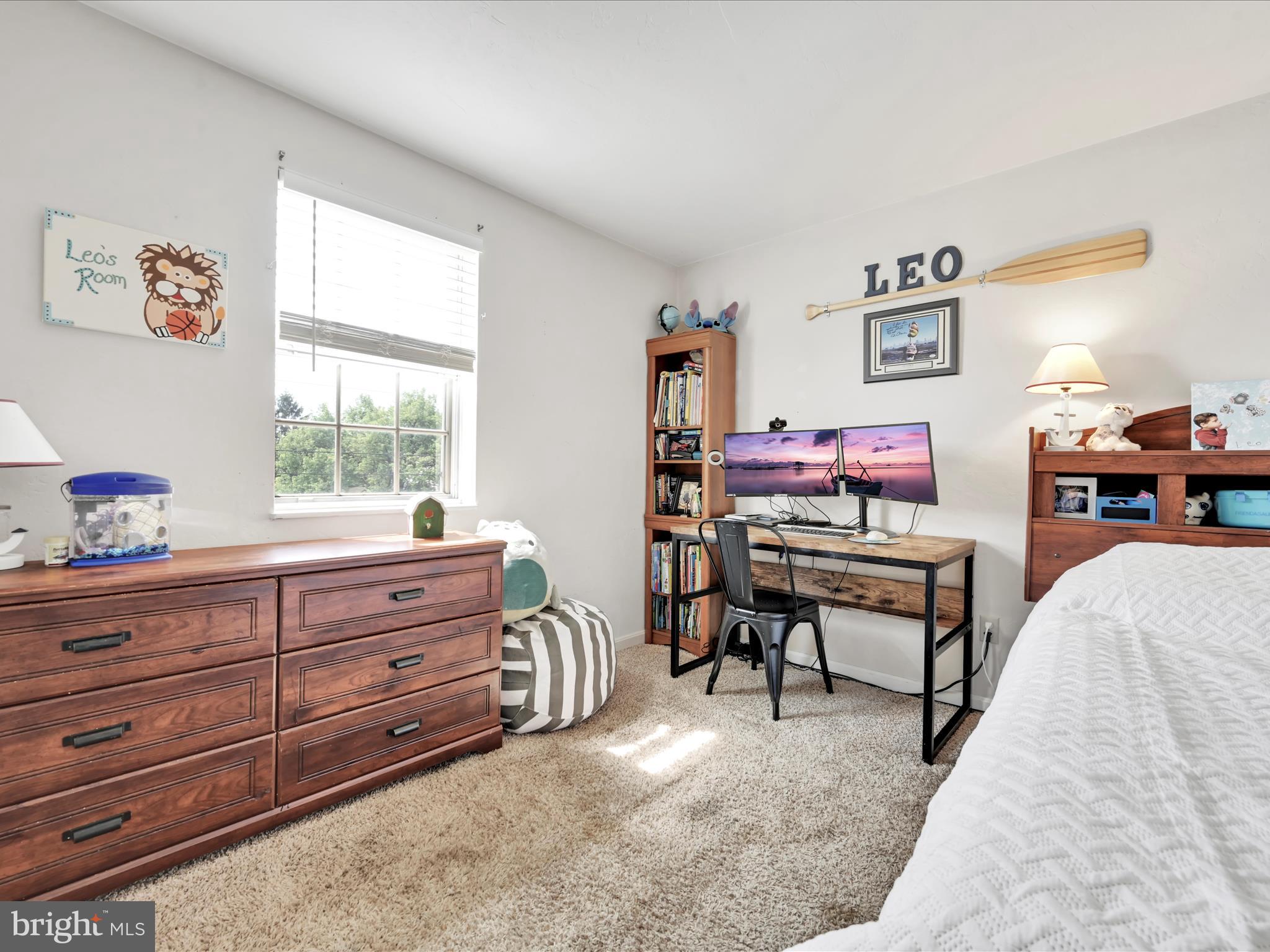 FARMLYN ACRES - Residential