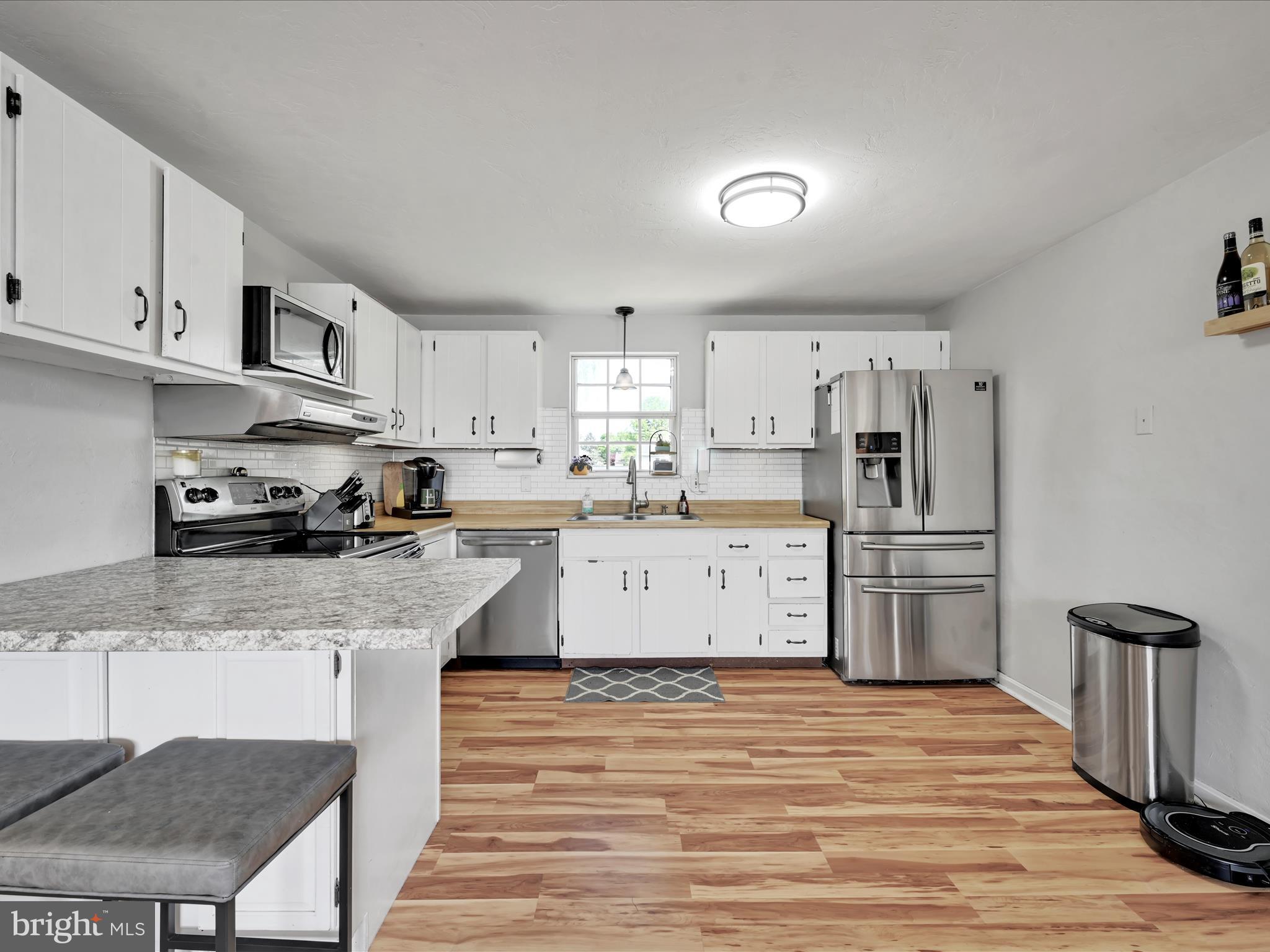 FARMLYN ACRES - Residential