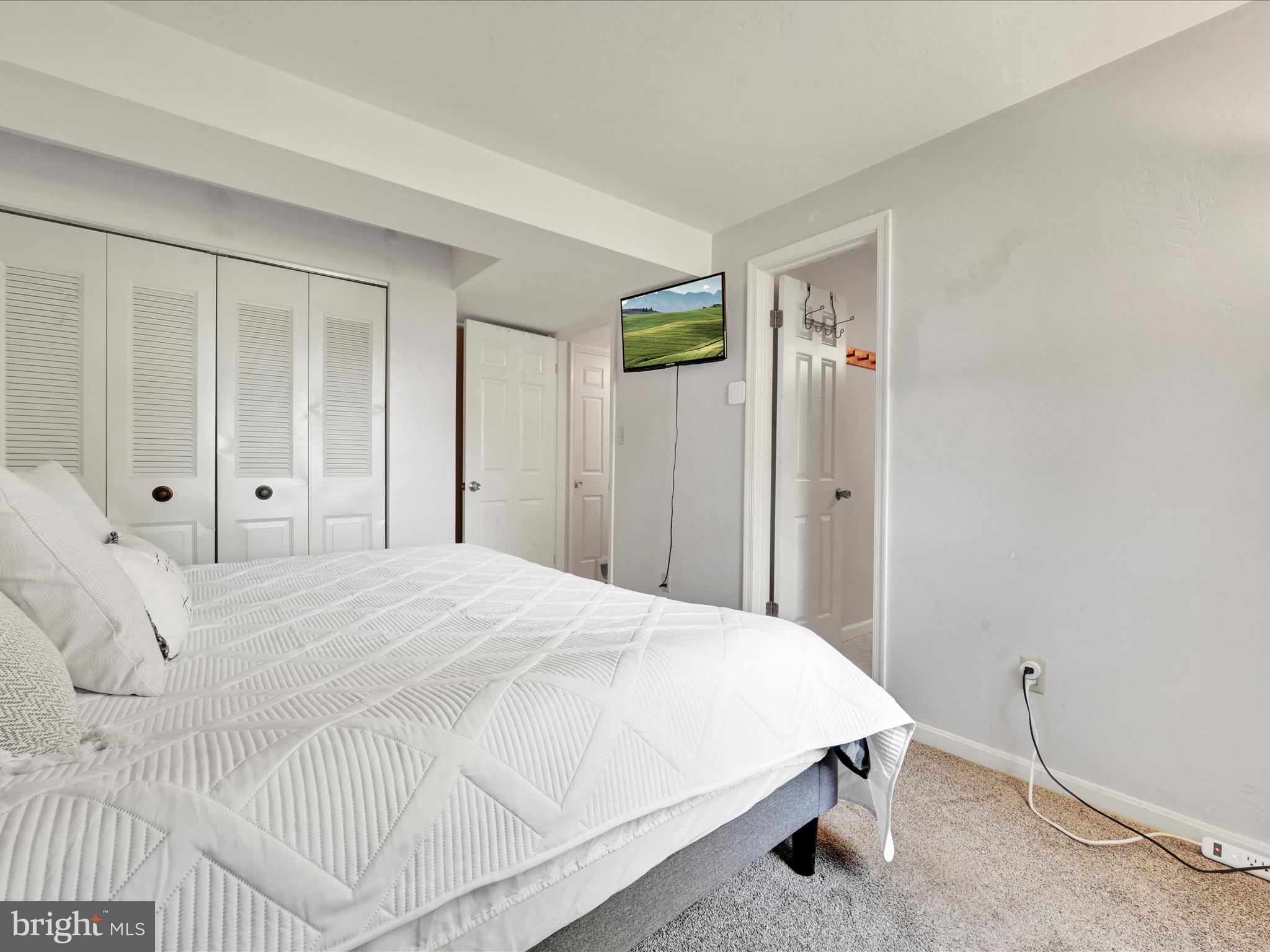 FARMLYN ACRES - Residential