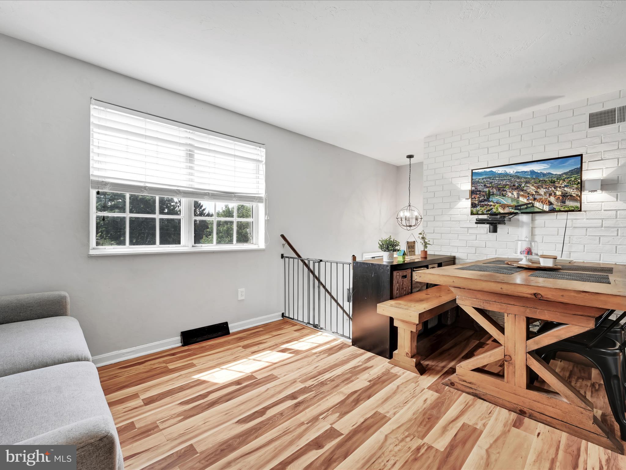 FARMLYN ACRES - Residential