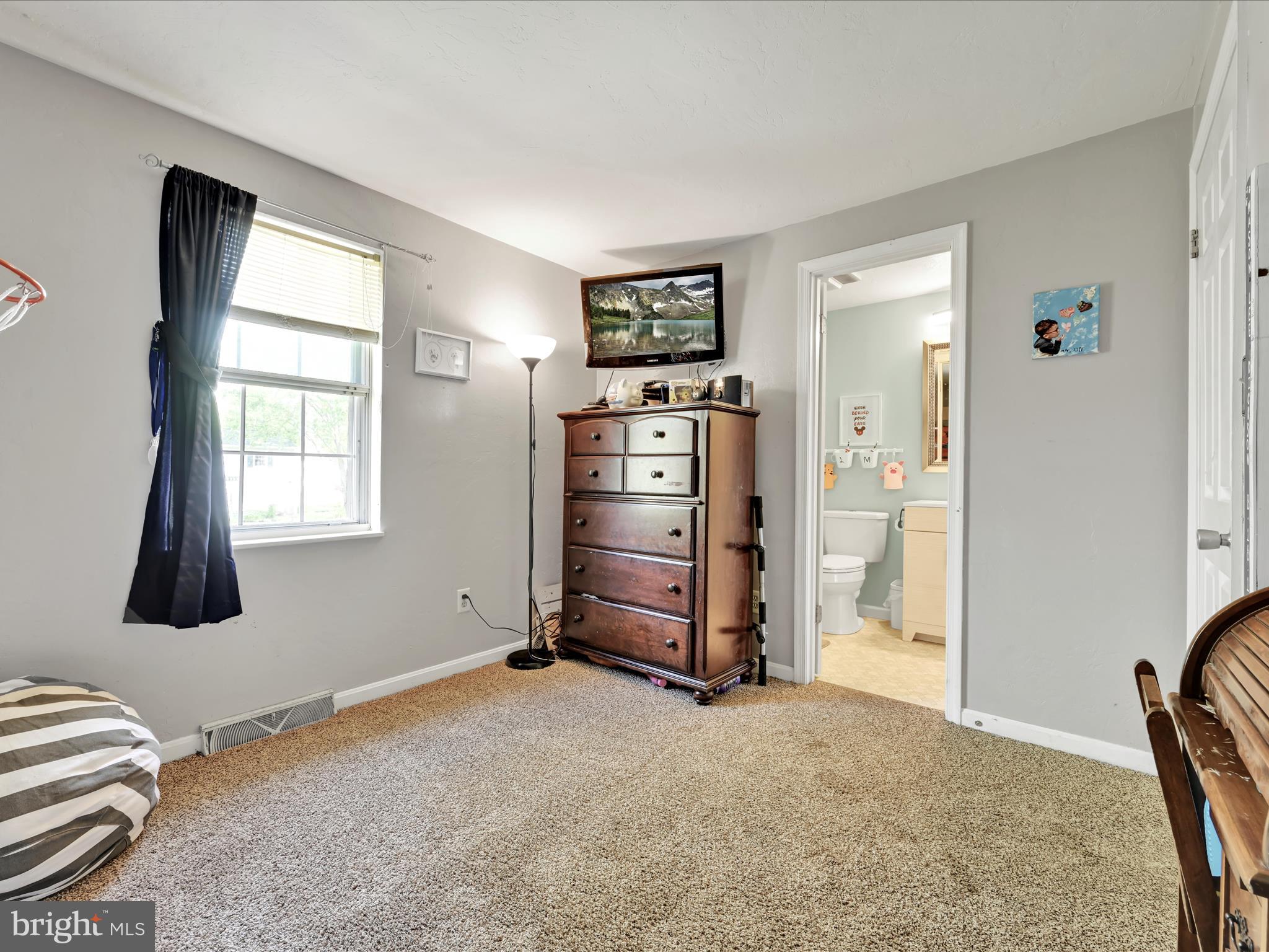FARMLYN ACRES - Residential
