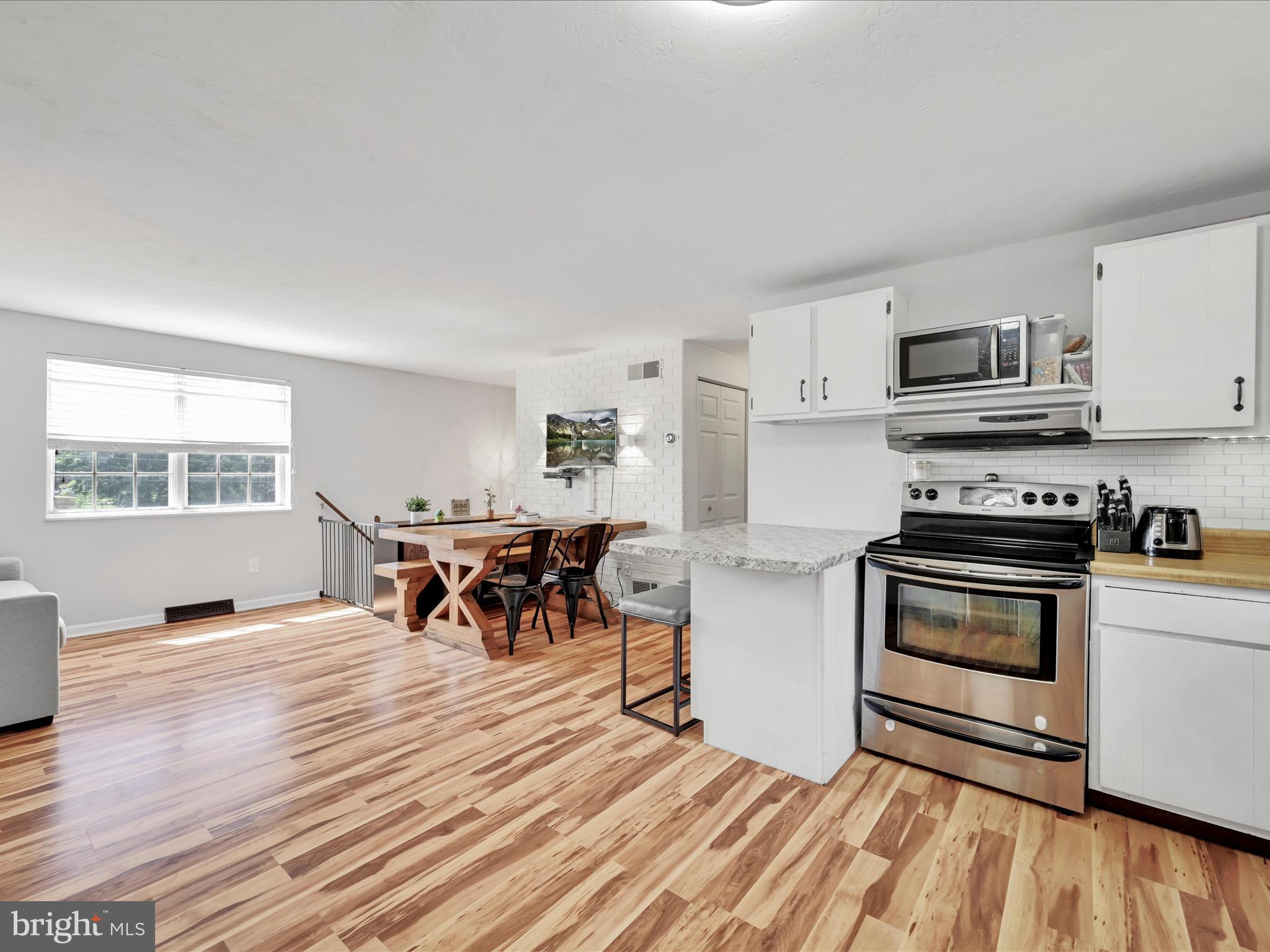 FARMLYN ACRES - Residential